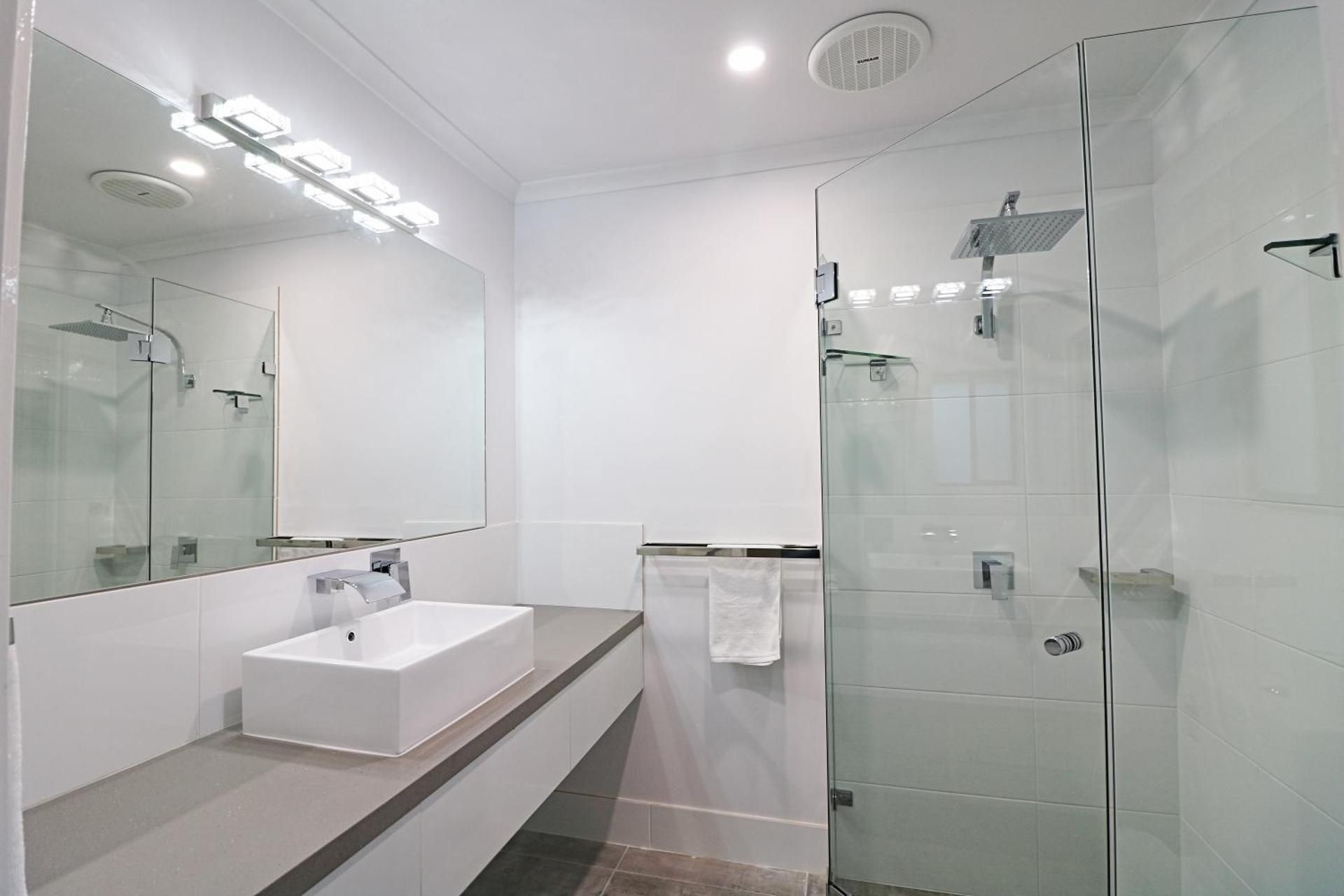 Deluxe Three-Bedroom Apartment