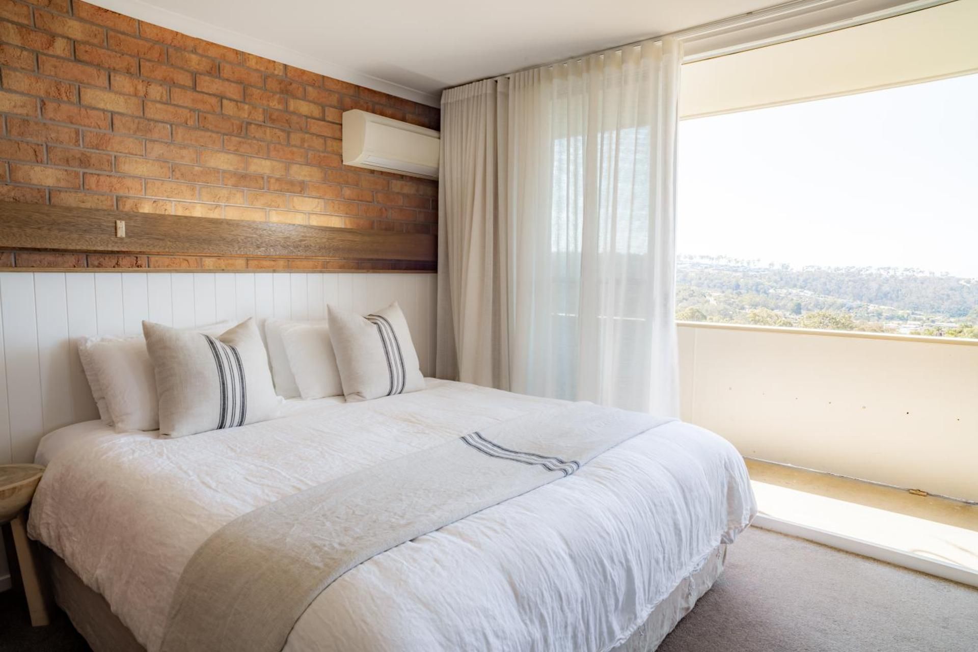 Deluxe Suite with Sea View (Not Pet Friendly)