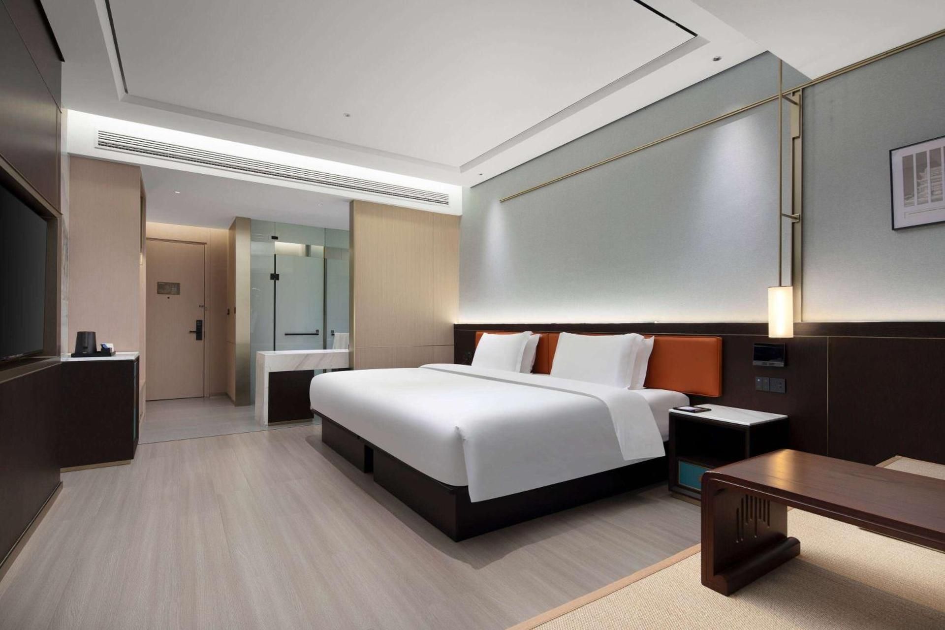 1 King Bed, Deluxe Room, Non-Smoking