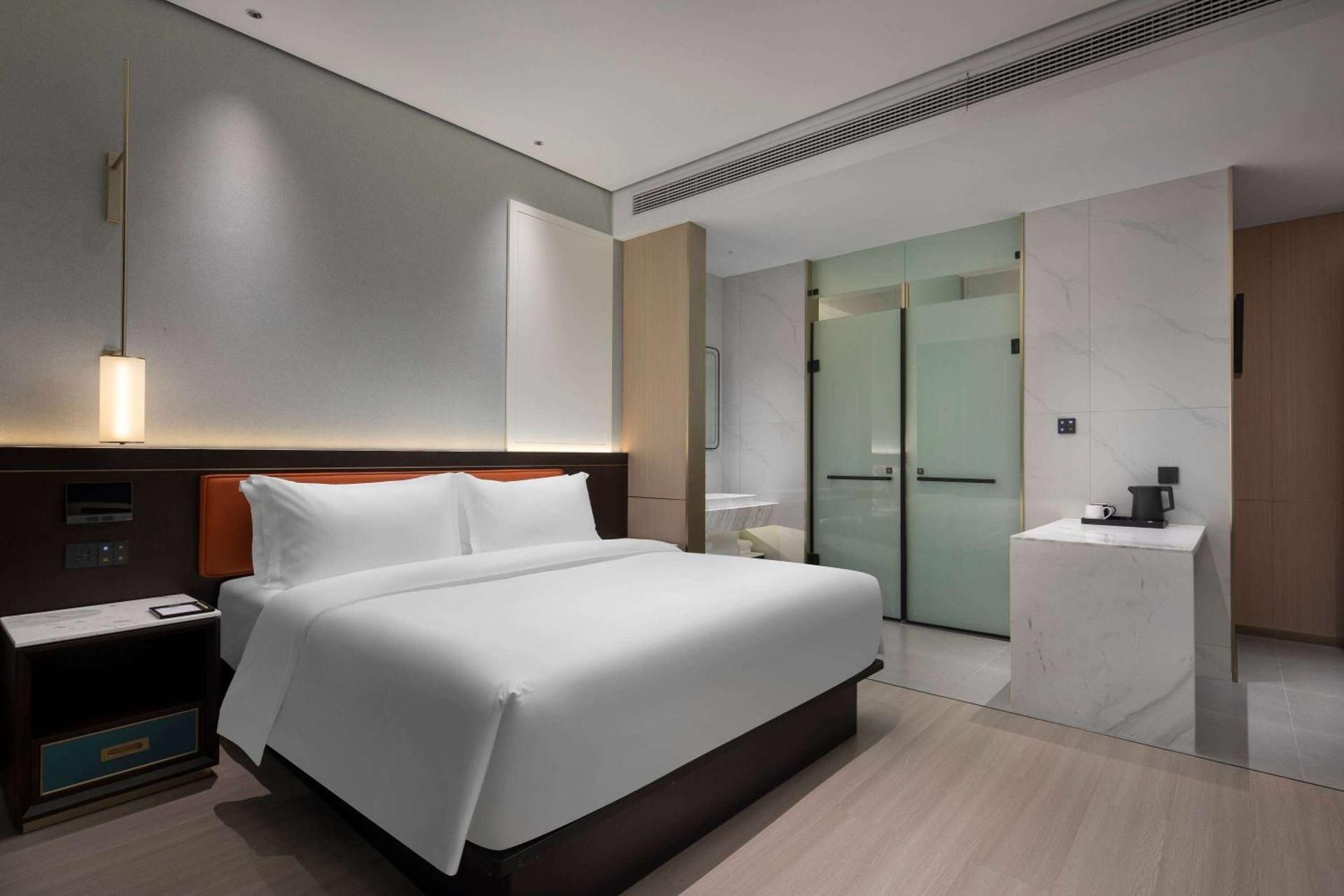 1 King Bed, Exclusive Suite, Non-Smoking