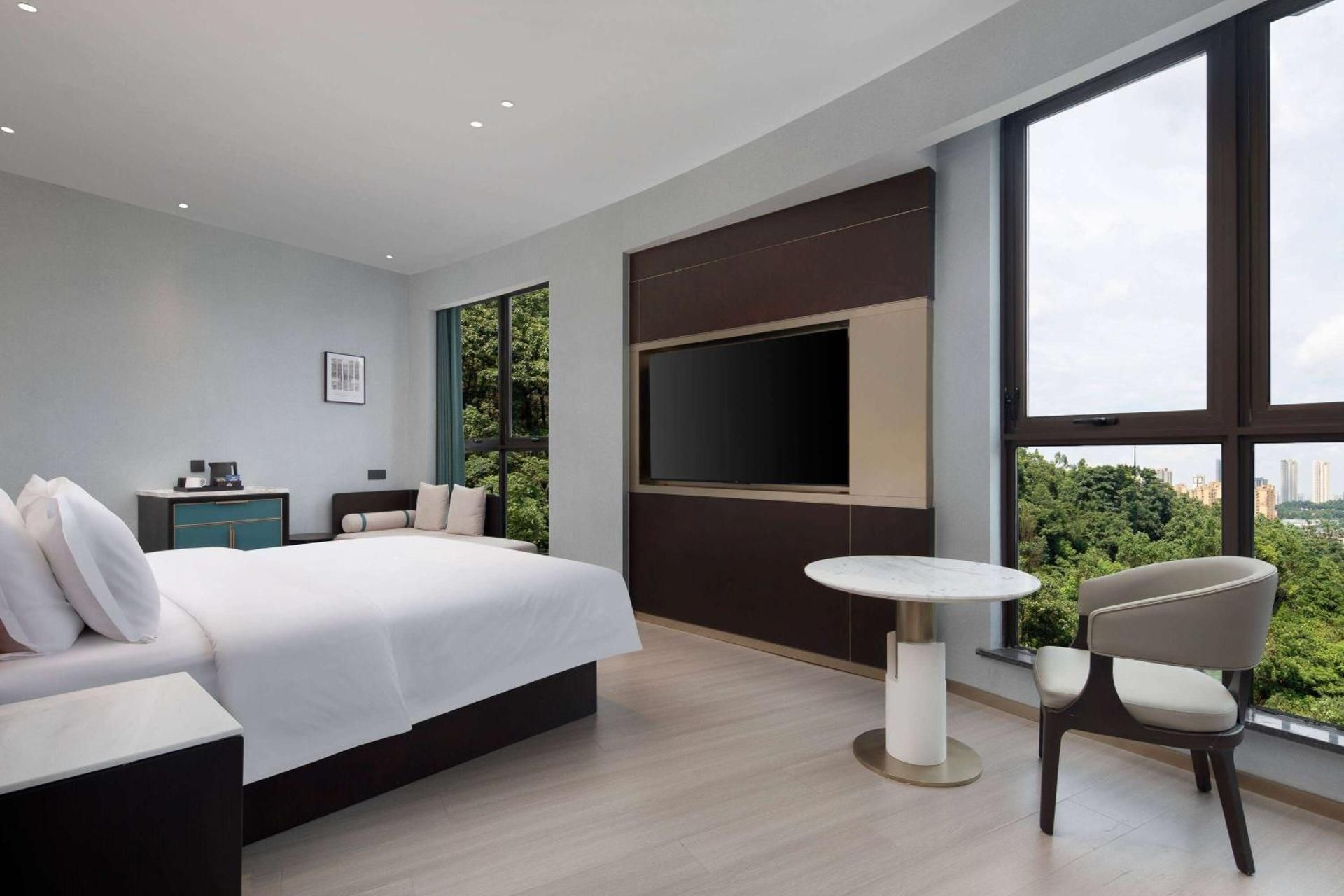 1 King Bed, Premium Room, Non-Smoking