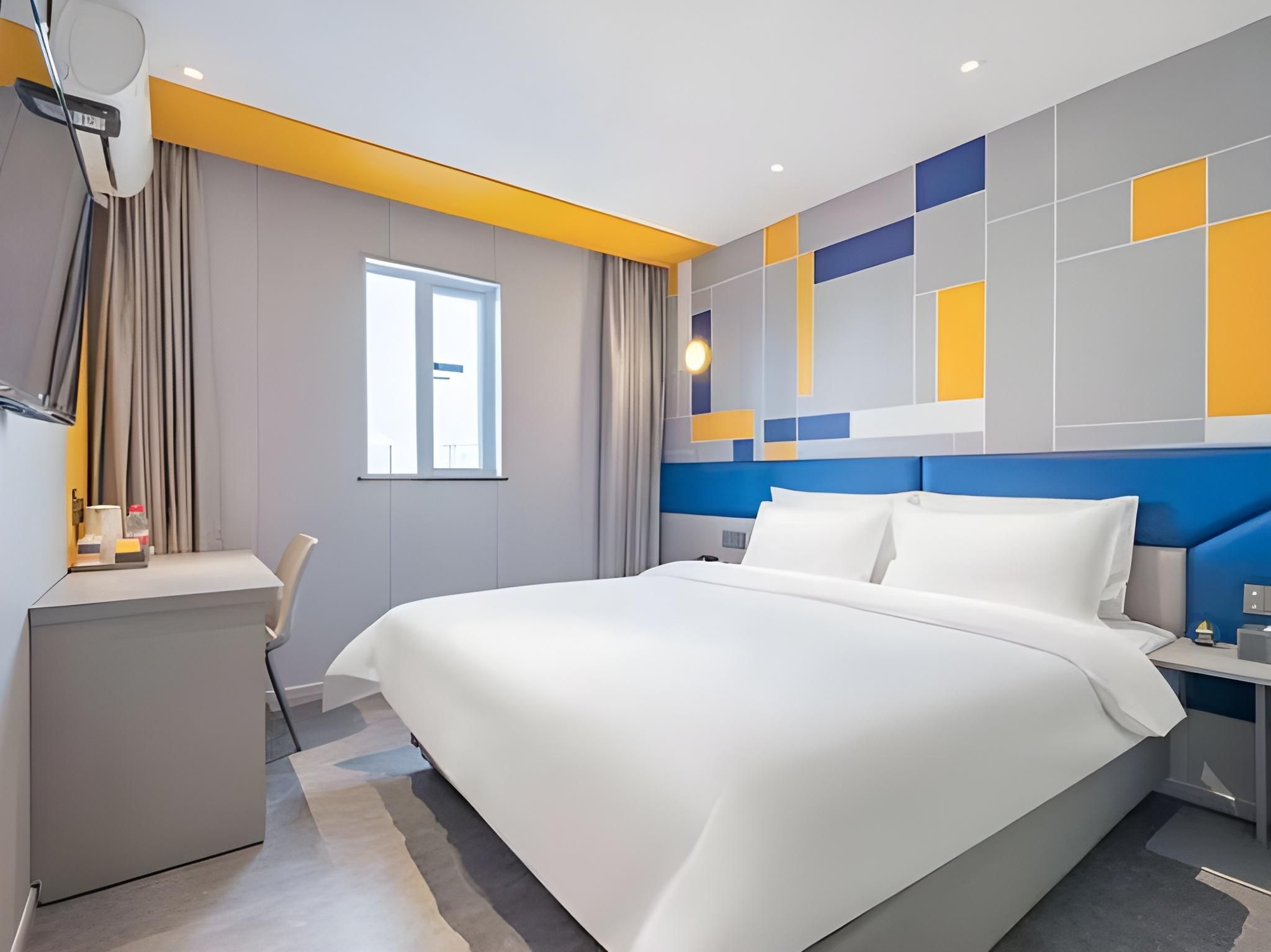 Business Queen Room
