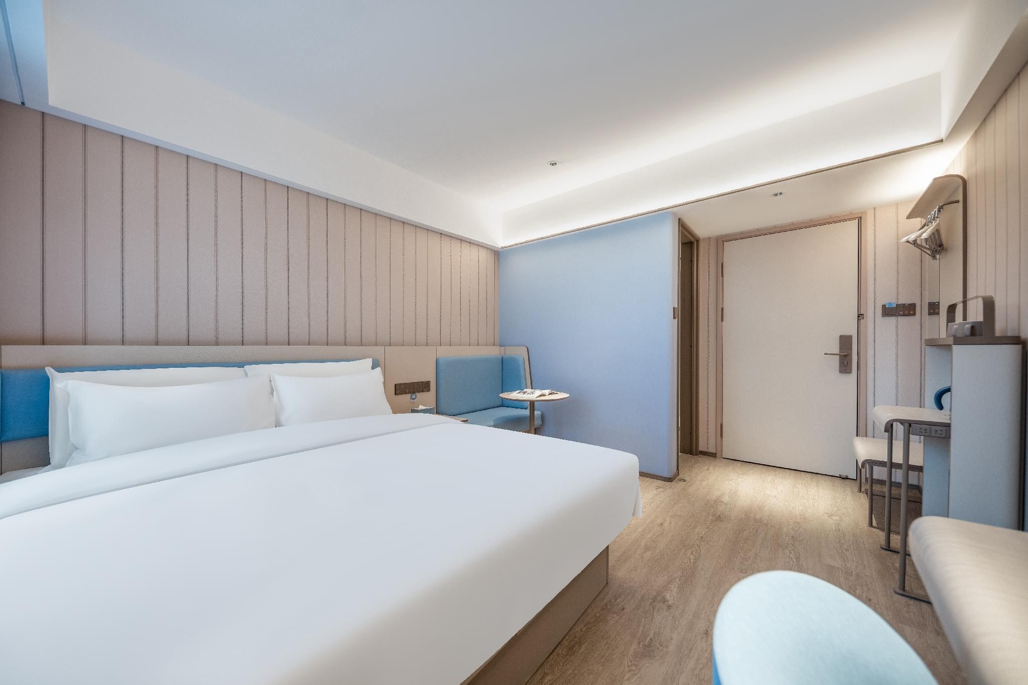 Huazhu - Room With Bed