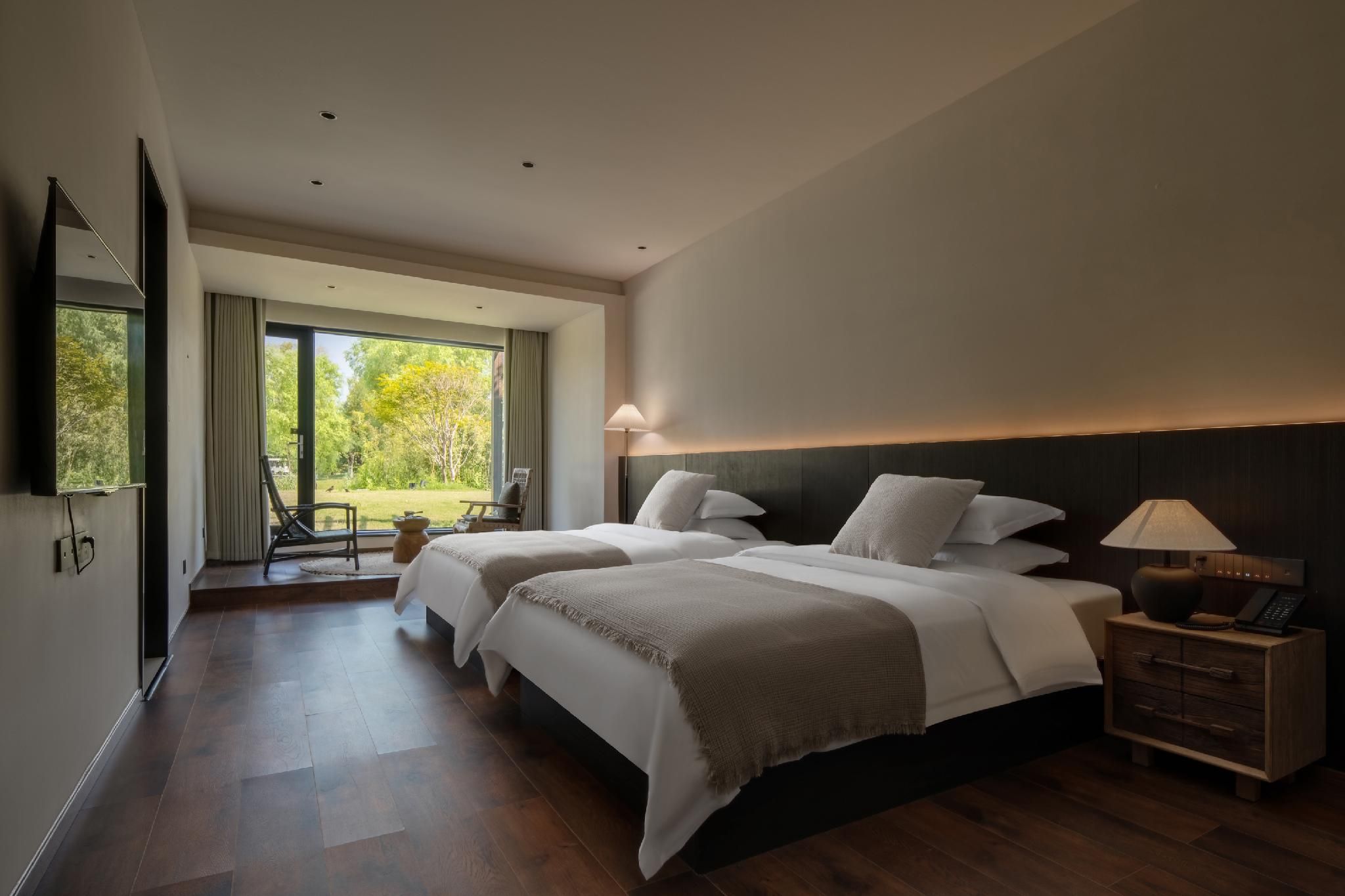 Lakeside View Twin Room with Balcony