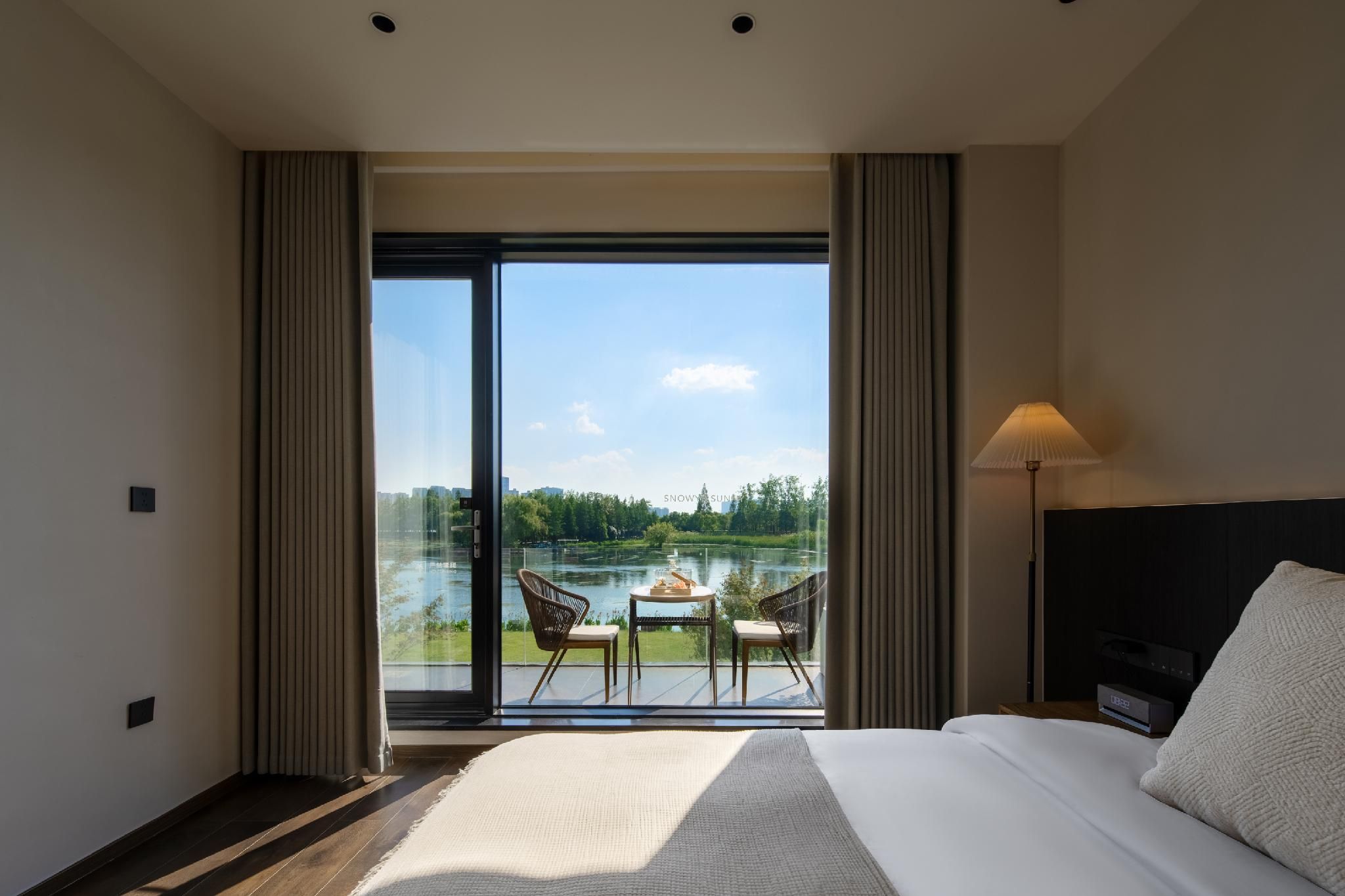 Lake View Twin Room