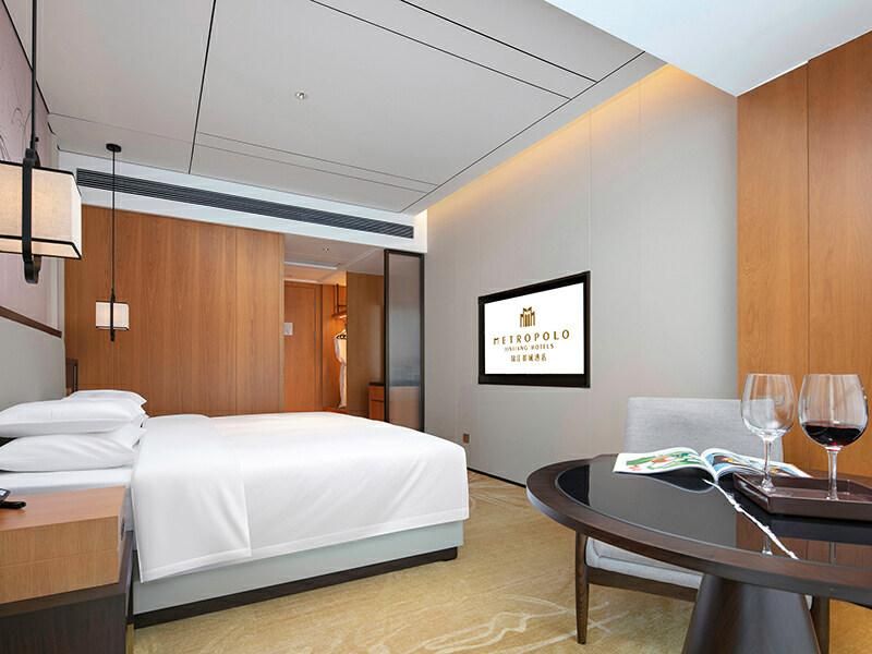 Metropolis Queen Room with River View