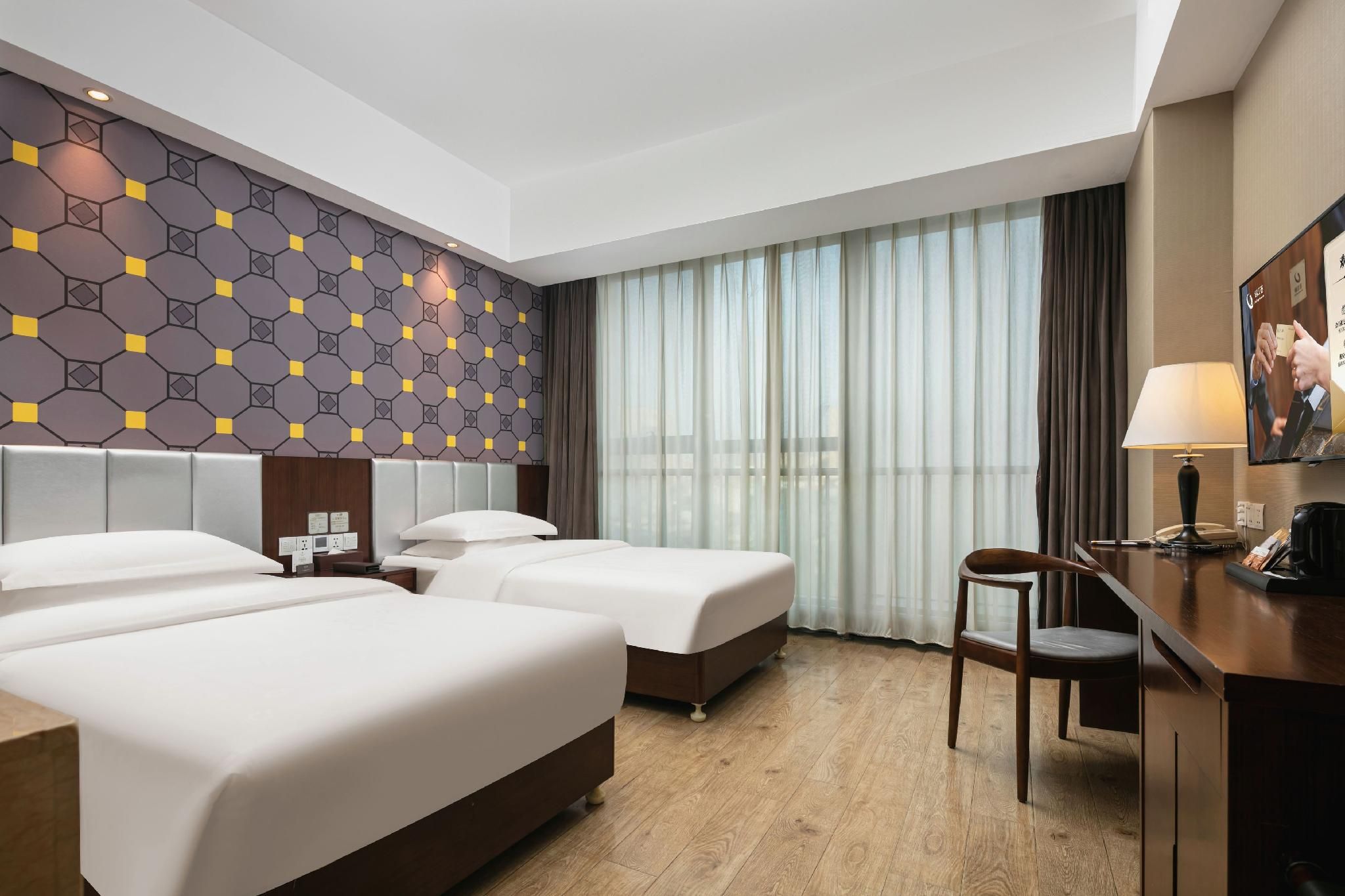 Elegant Twin Room