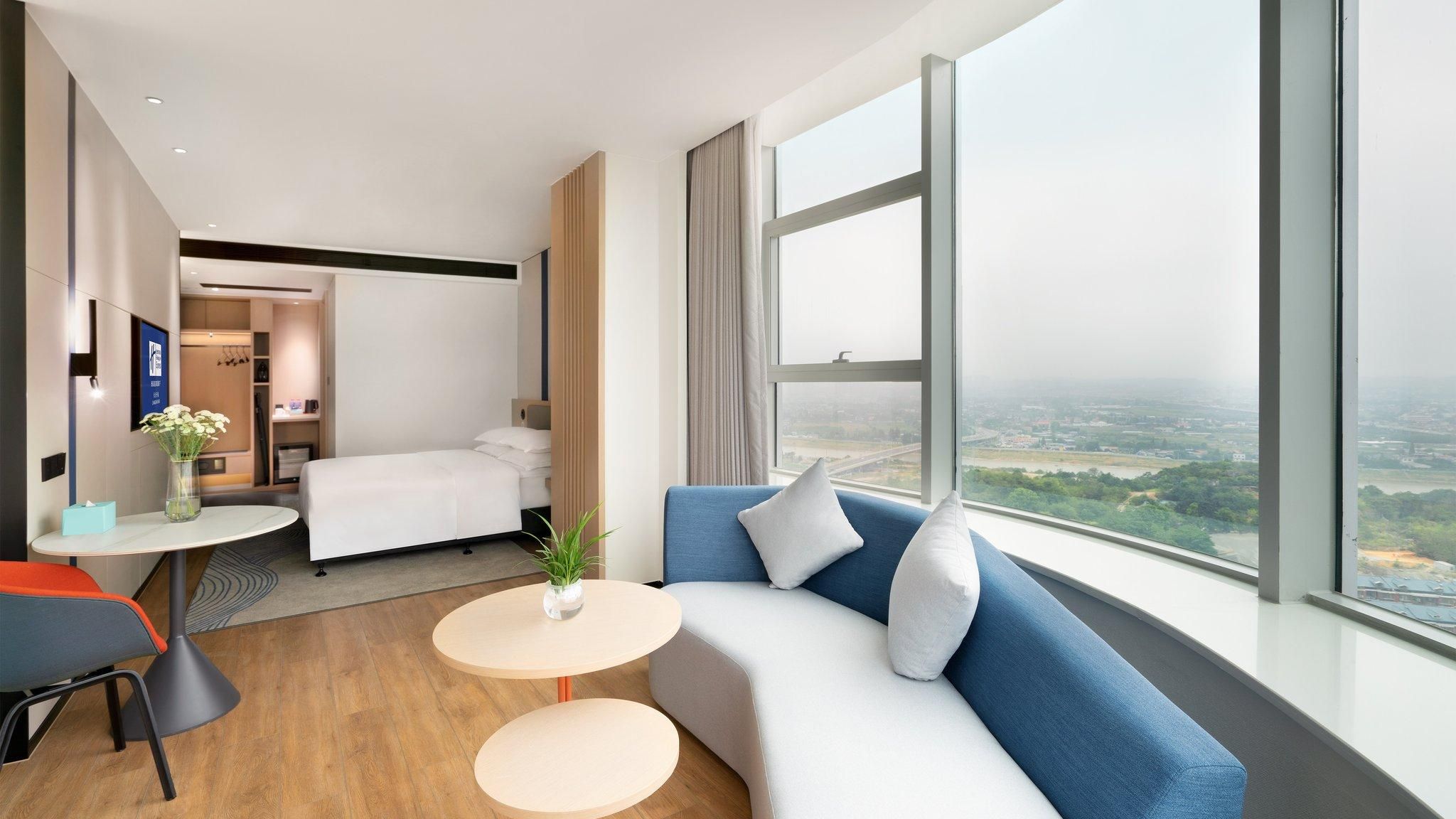 1 King Standard River View Extra Floor Space