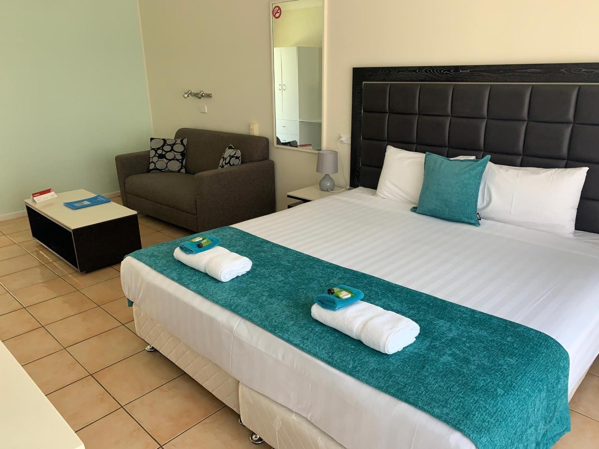 Tweed Central Motel Standard King Room 2