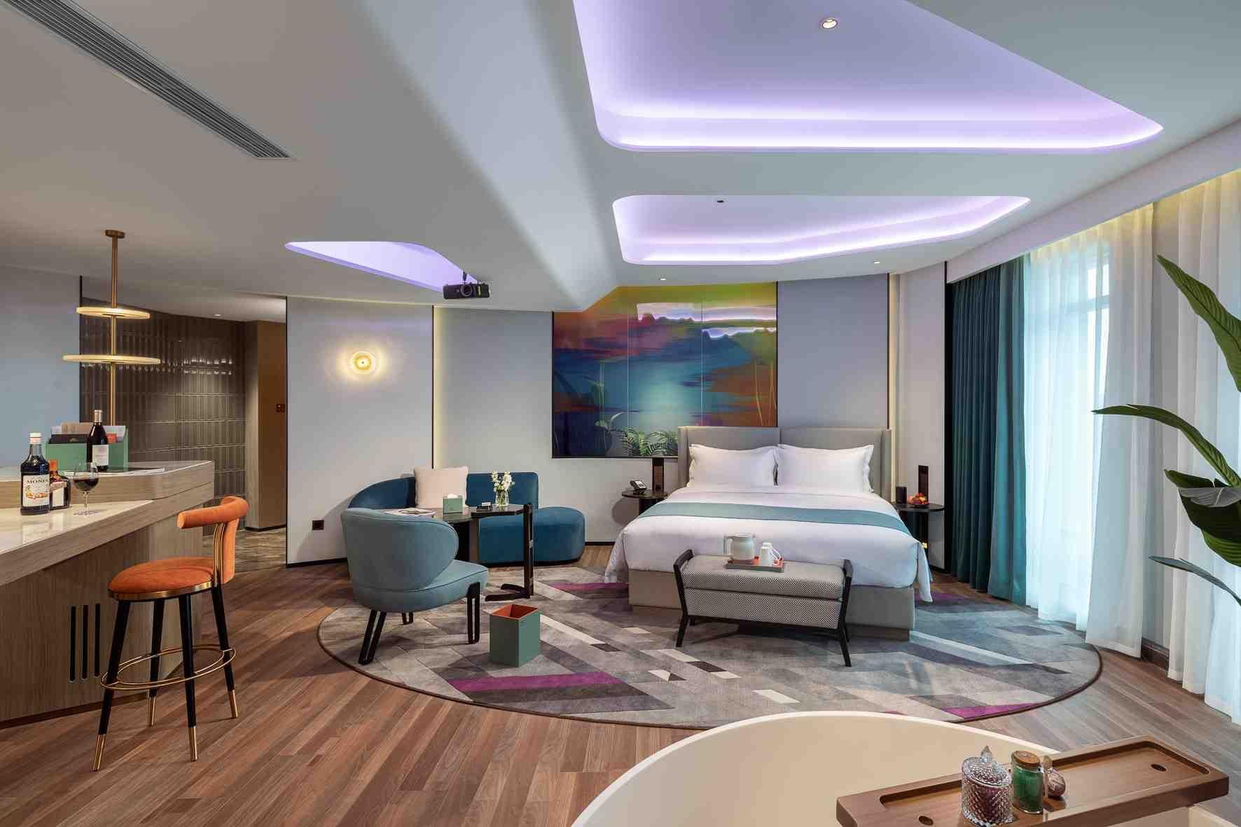 Yashe Cinema Suite with Bathtub