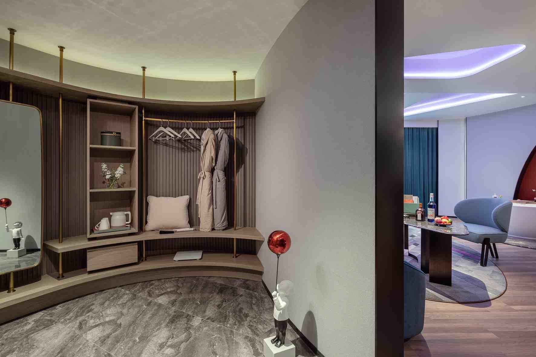 Yashe Cinema Suite with Bathtub