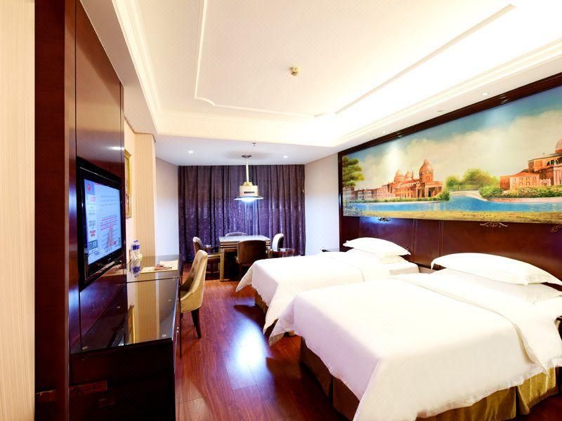 Vienna - Functional Chess Room With Twin Bed