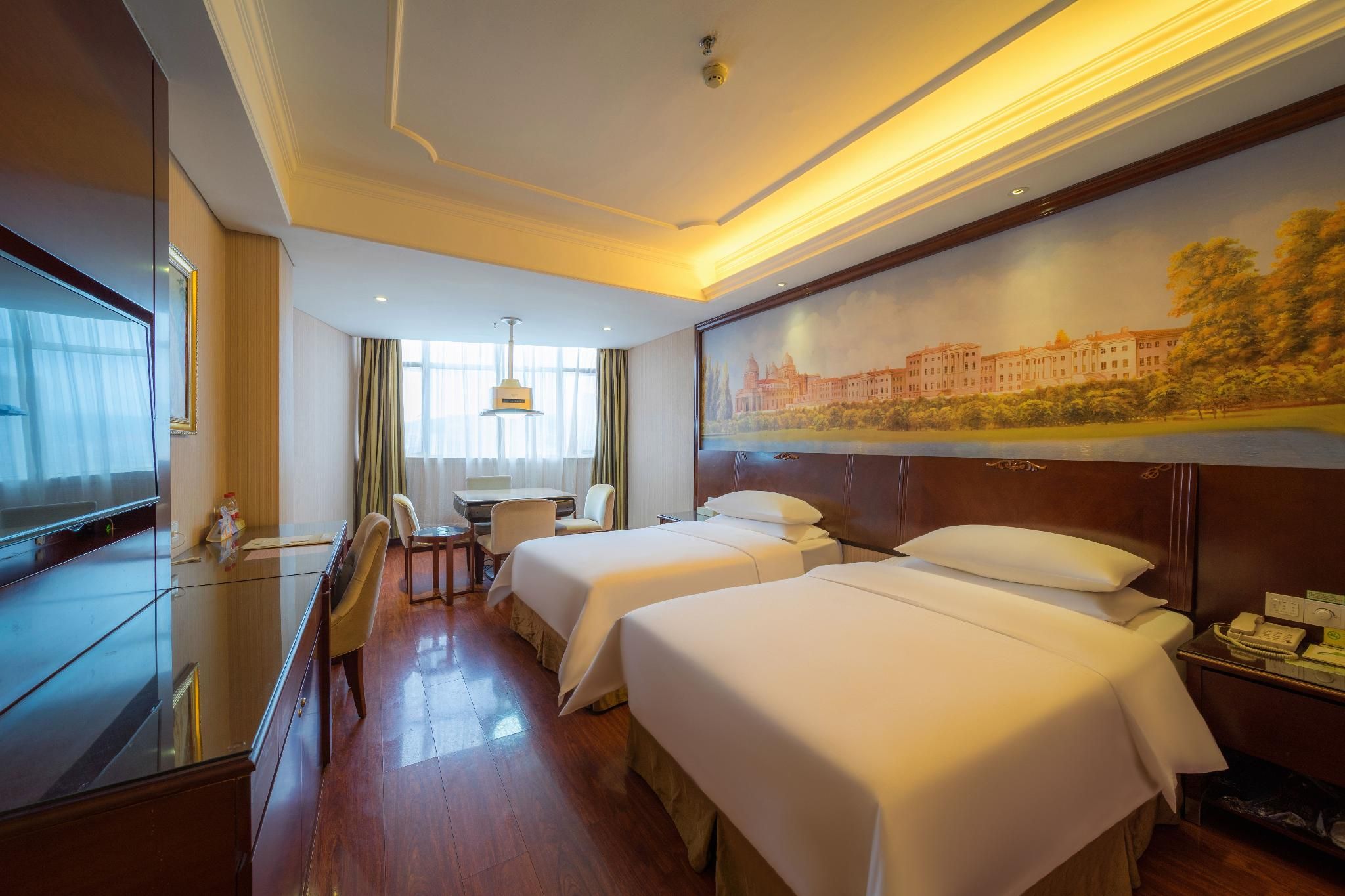 Vienna - Functional Chess Room With Twin Bed