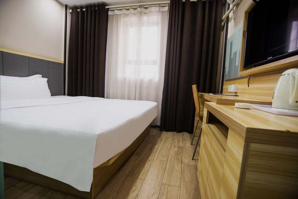 Business Queen Bed Room