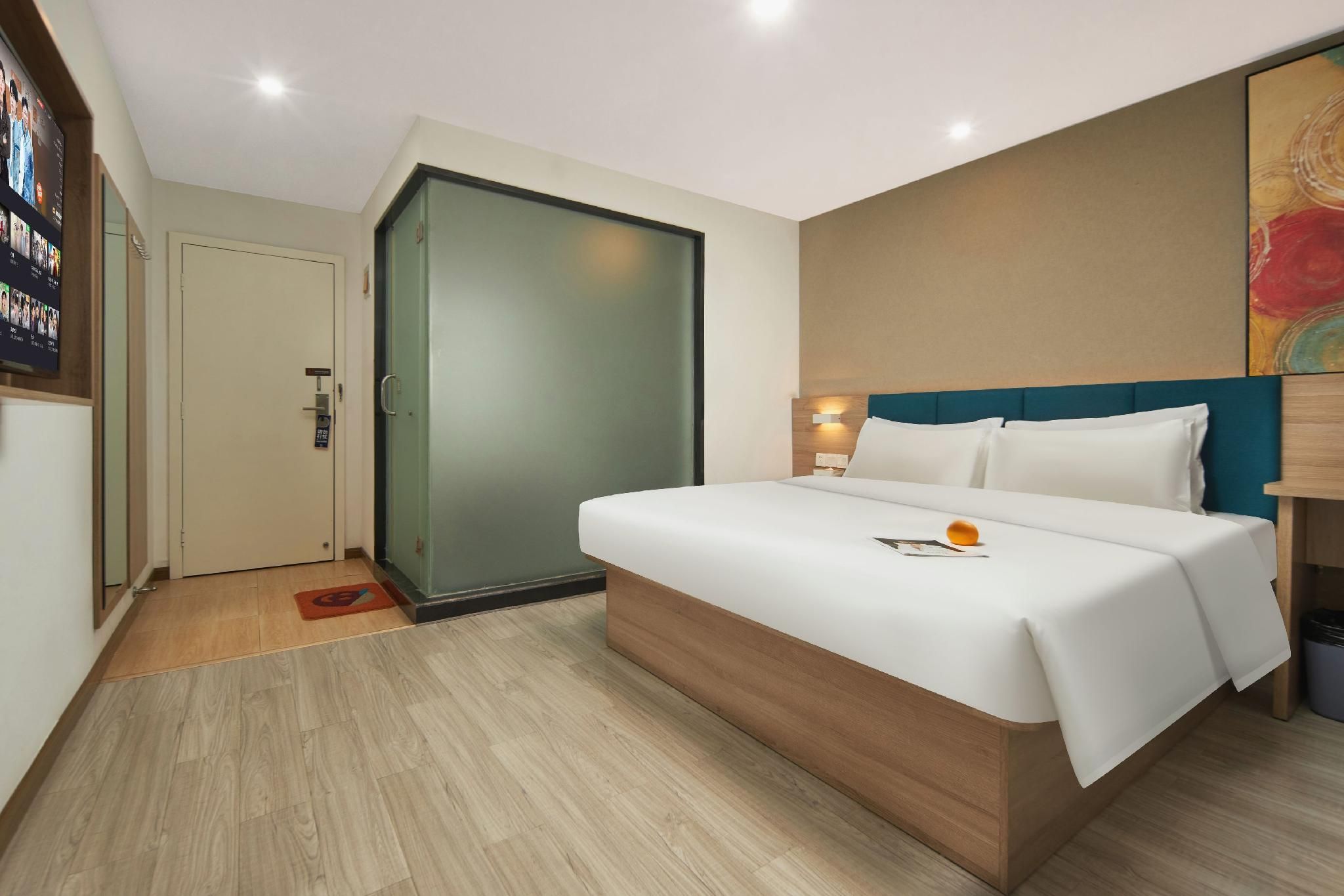Feature Queen Room