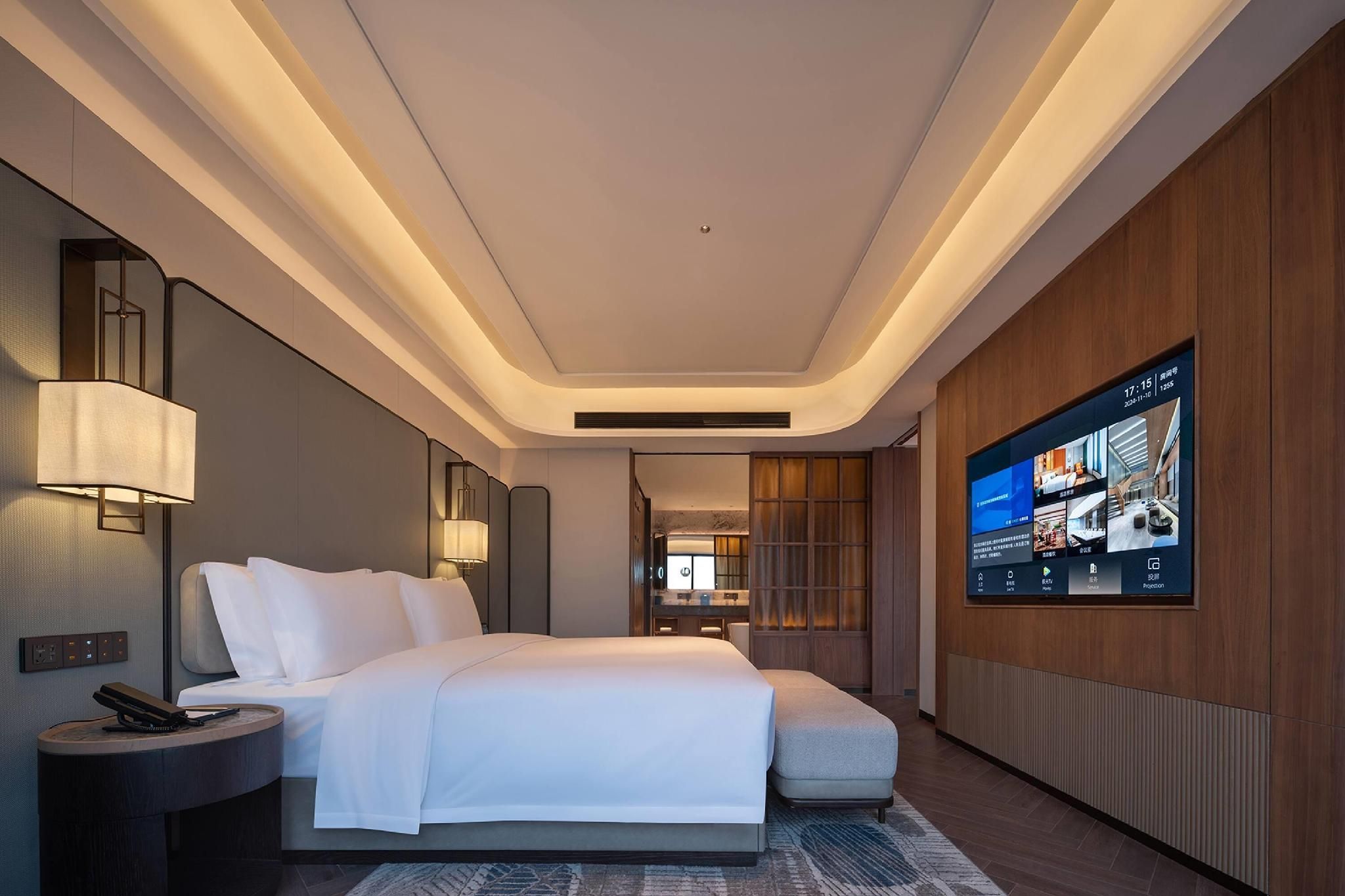 1 Queen Bed, Executive Suite, Non-Smoking