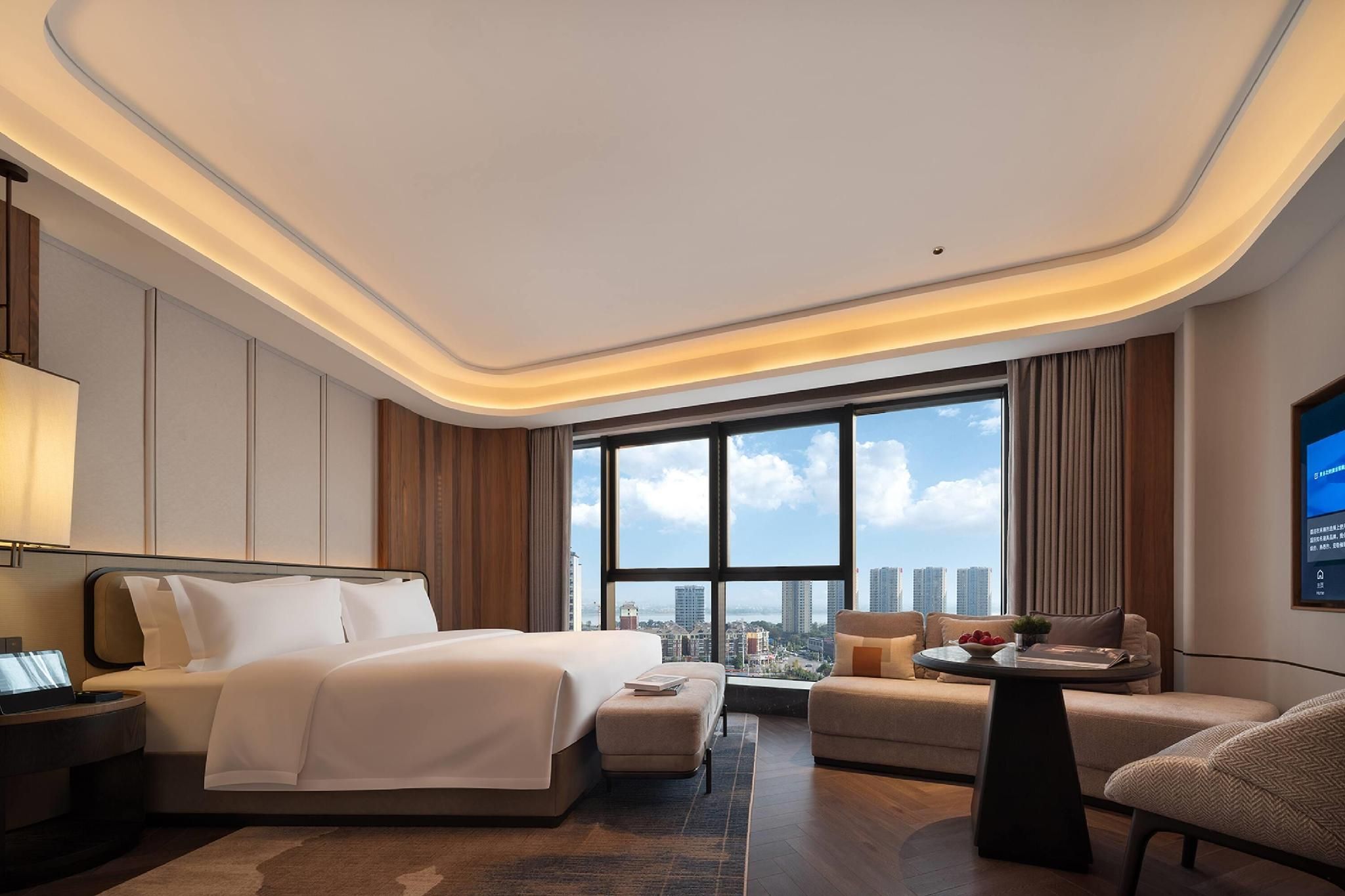 1 Queen Bed, Deluxe Room, Non-Smoking