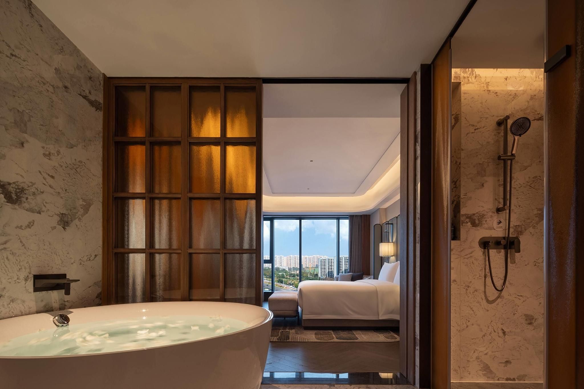 1 Queen Bed, Executive Suite, Non-Smoking