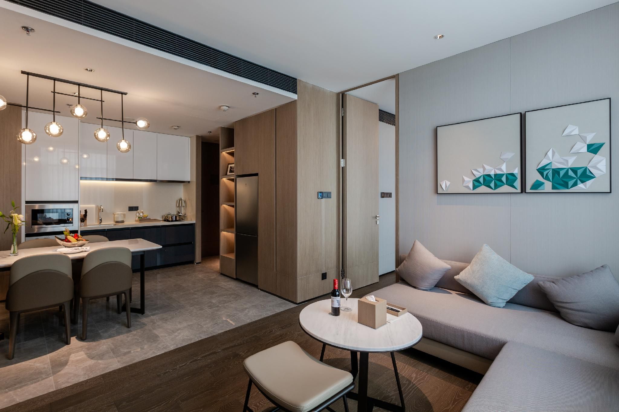 Executive, 1 Bedroom Larger Suite, 1 King, Corner room