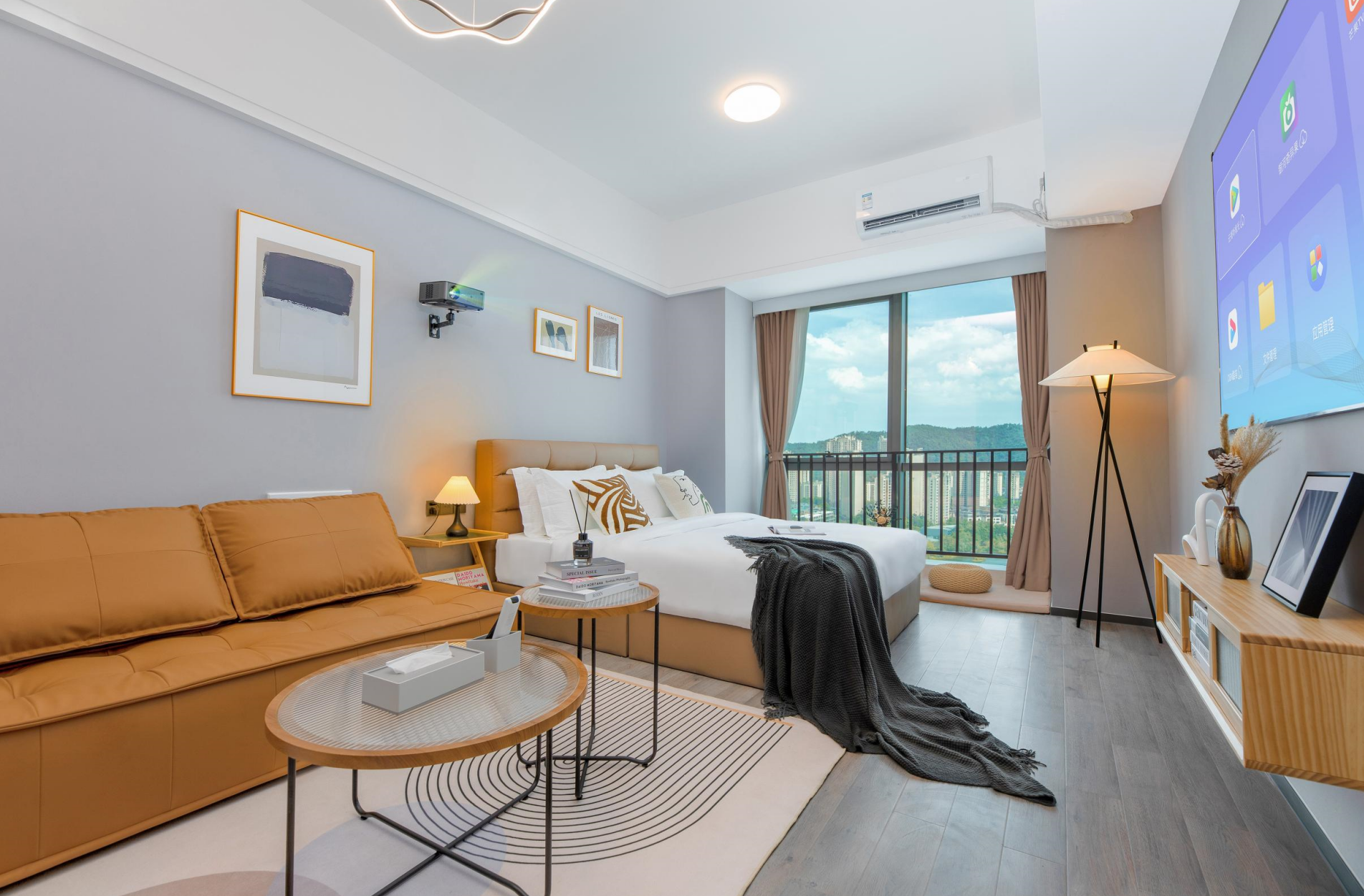 Apartment with Lake View