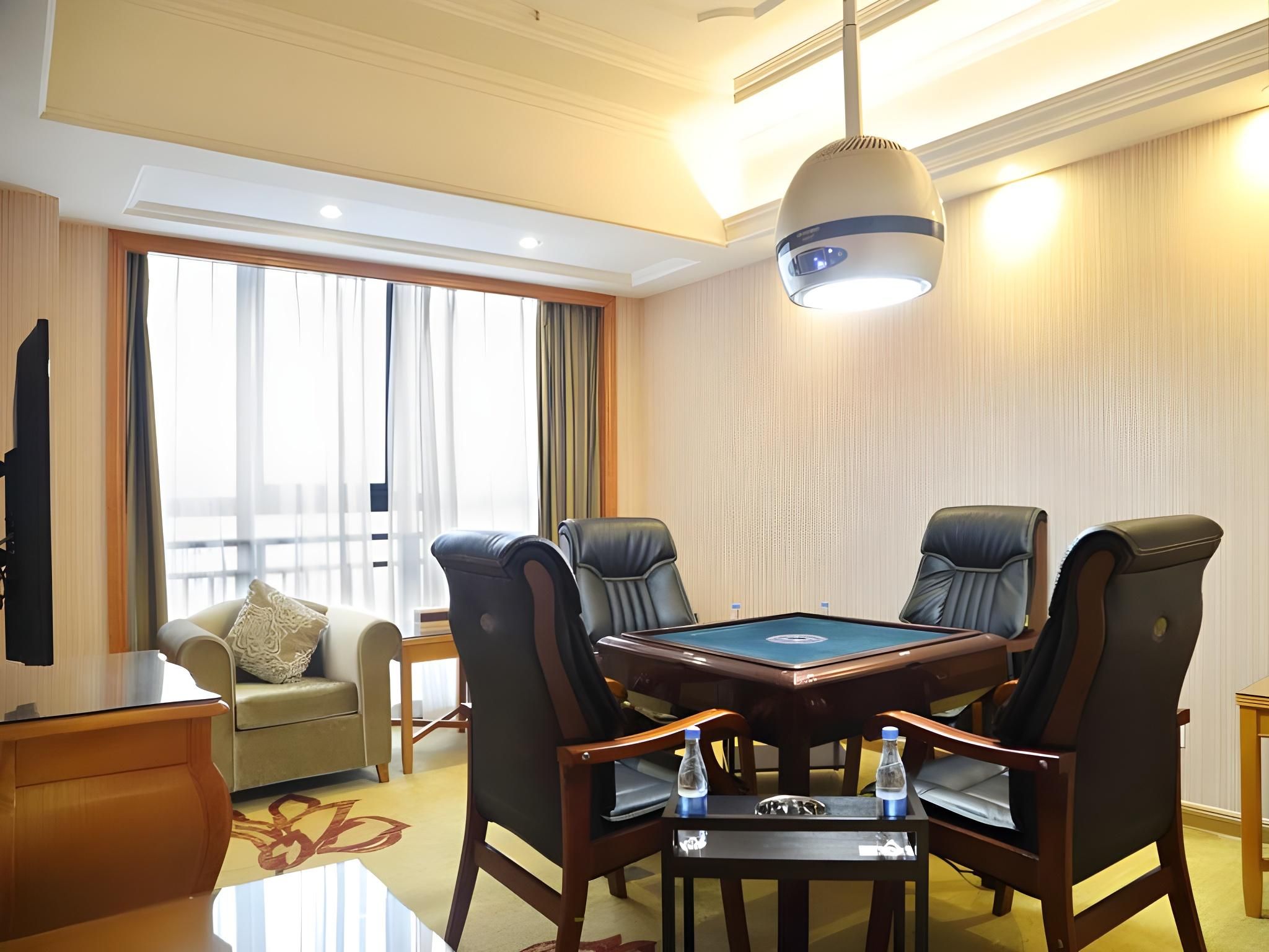 Vienna - Functional Chess Suite Room