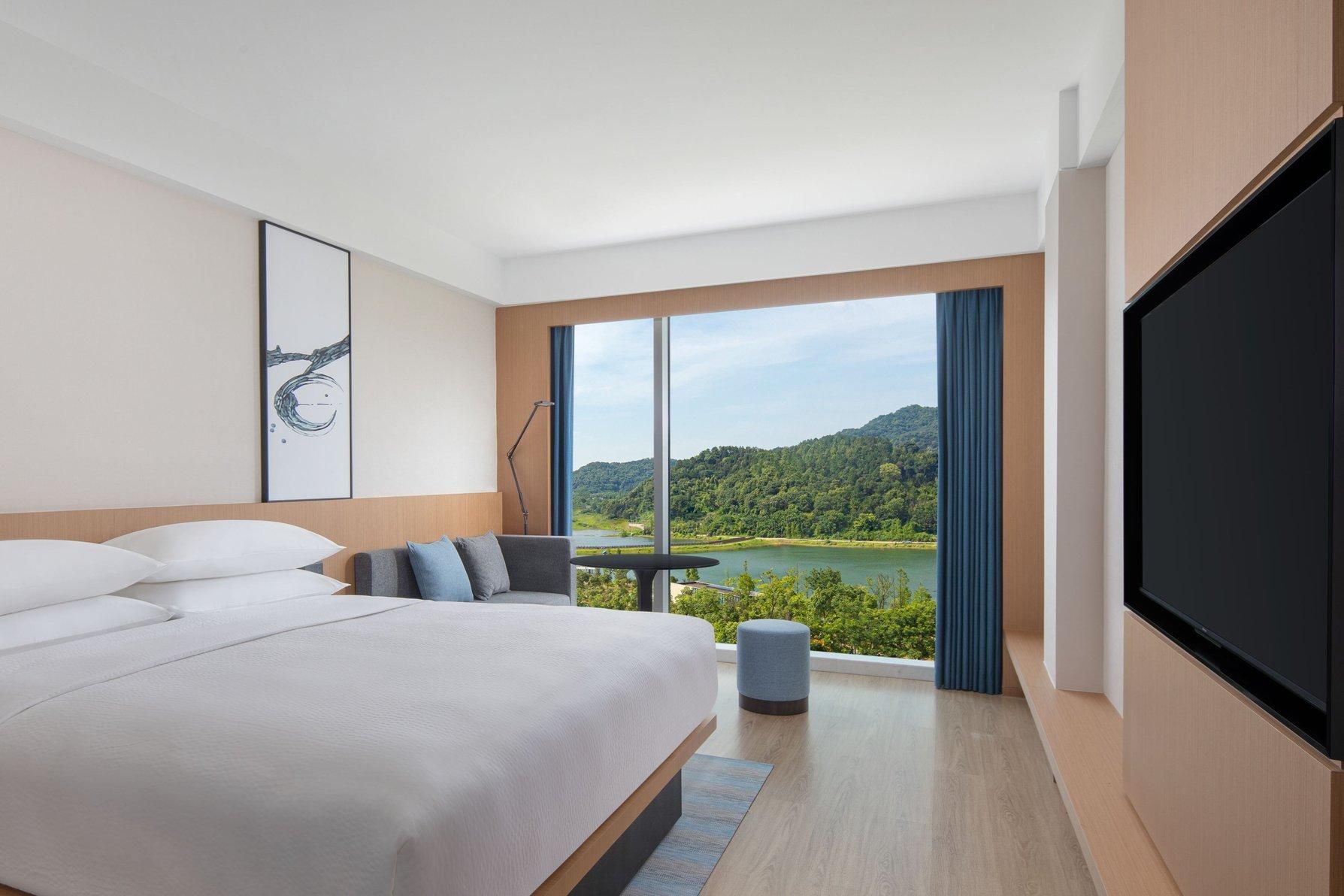 Deluxe, Guest room, 1 King, Lake view