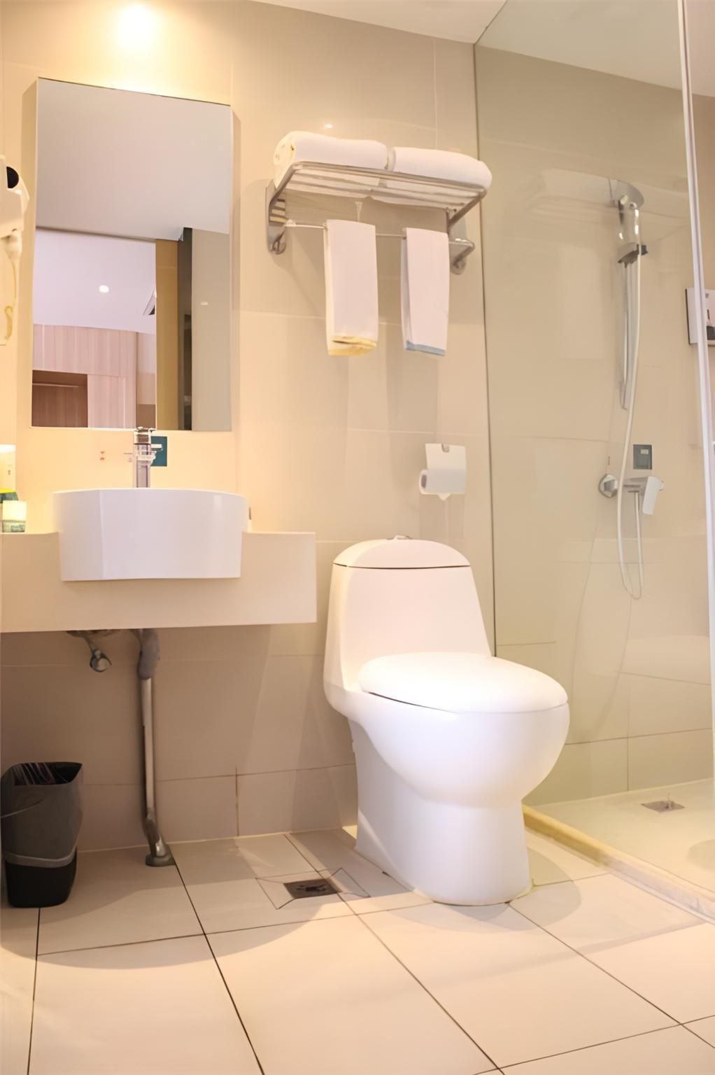 Business Queen Room