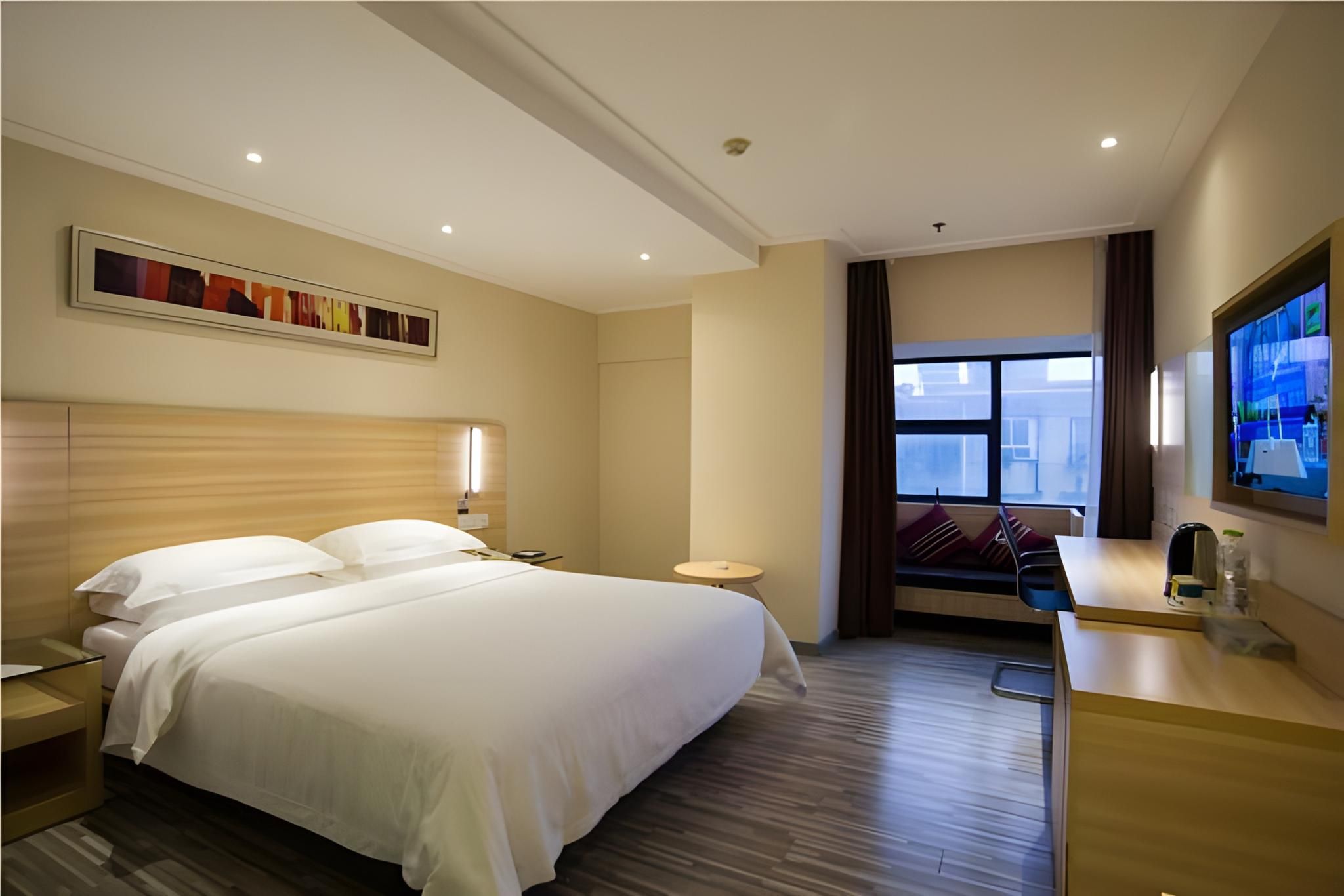 Business Queen Room