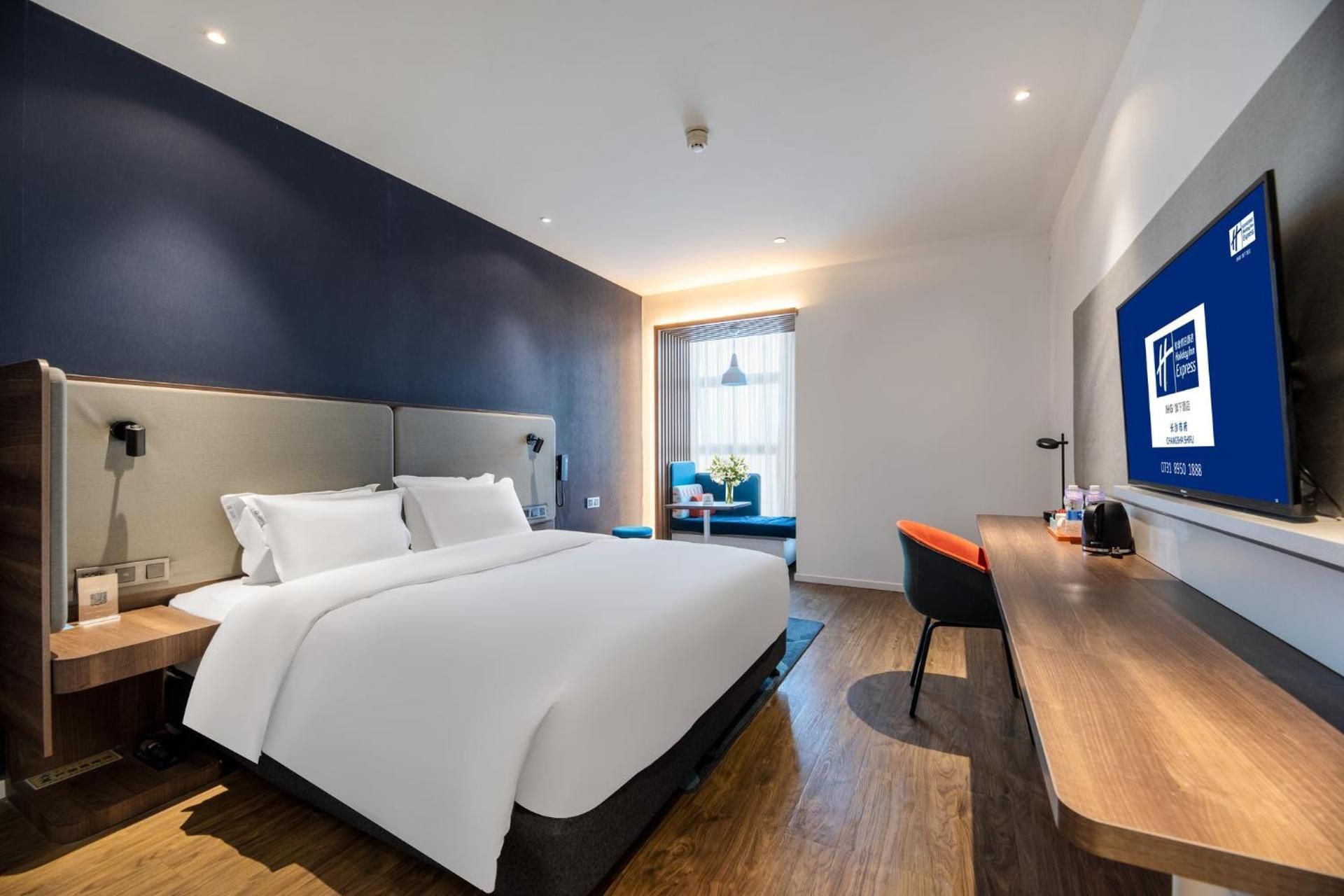 Standard Queen Room