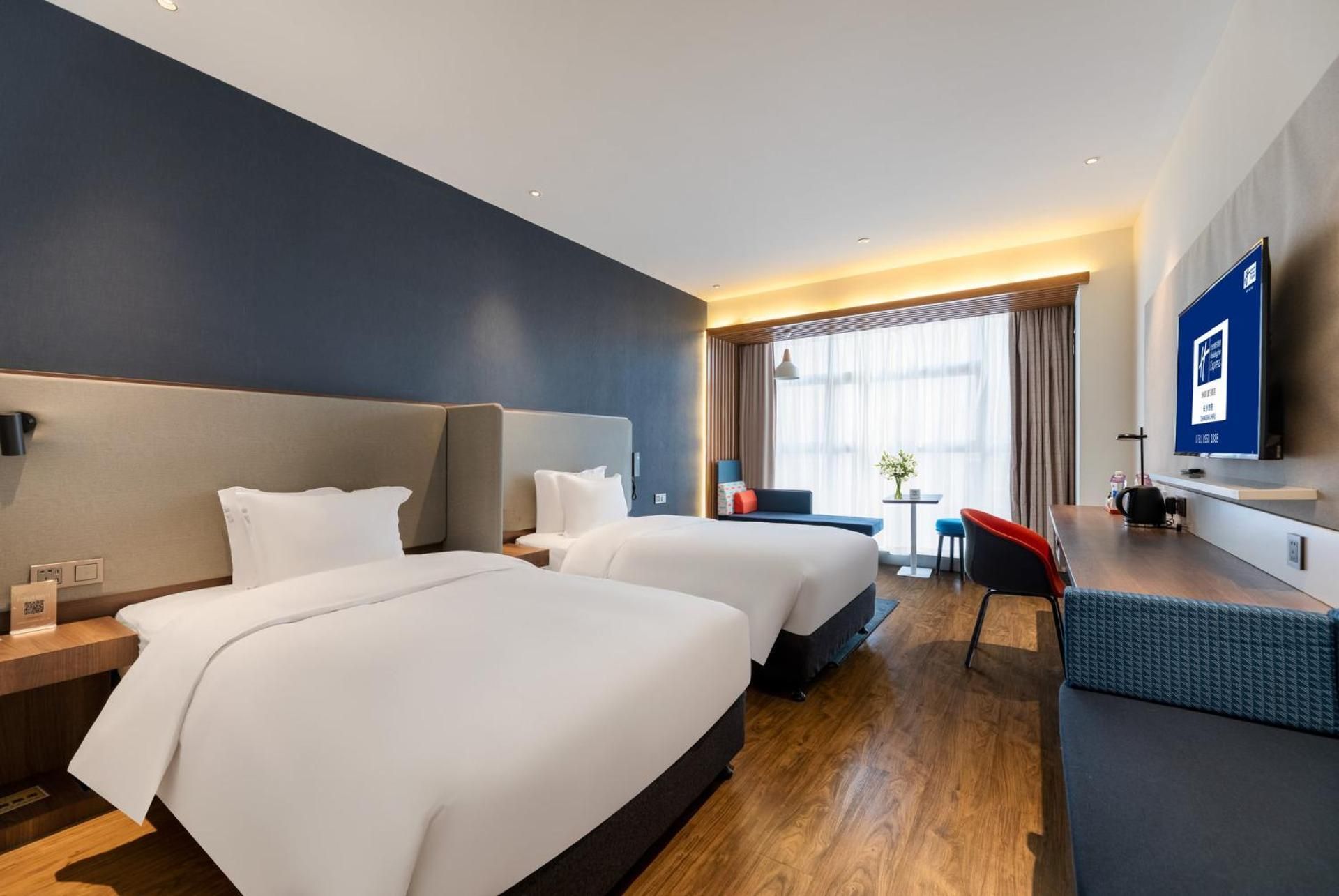 Standard Twin Room with City View