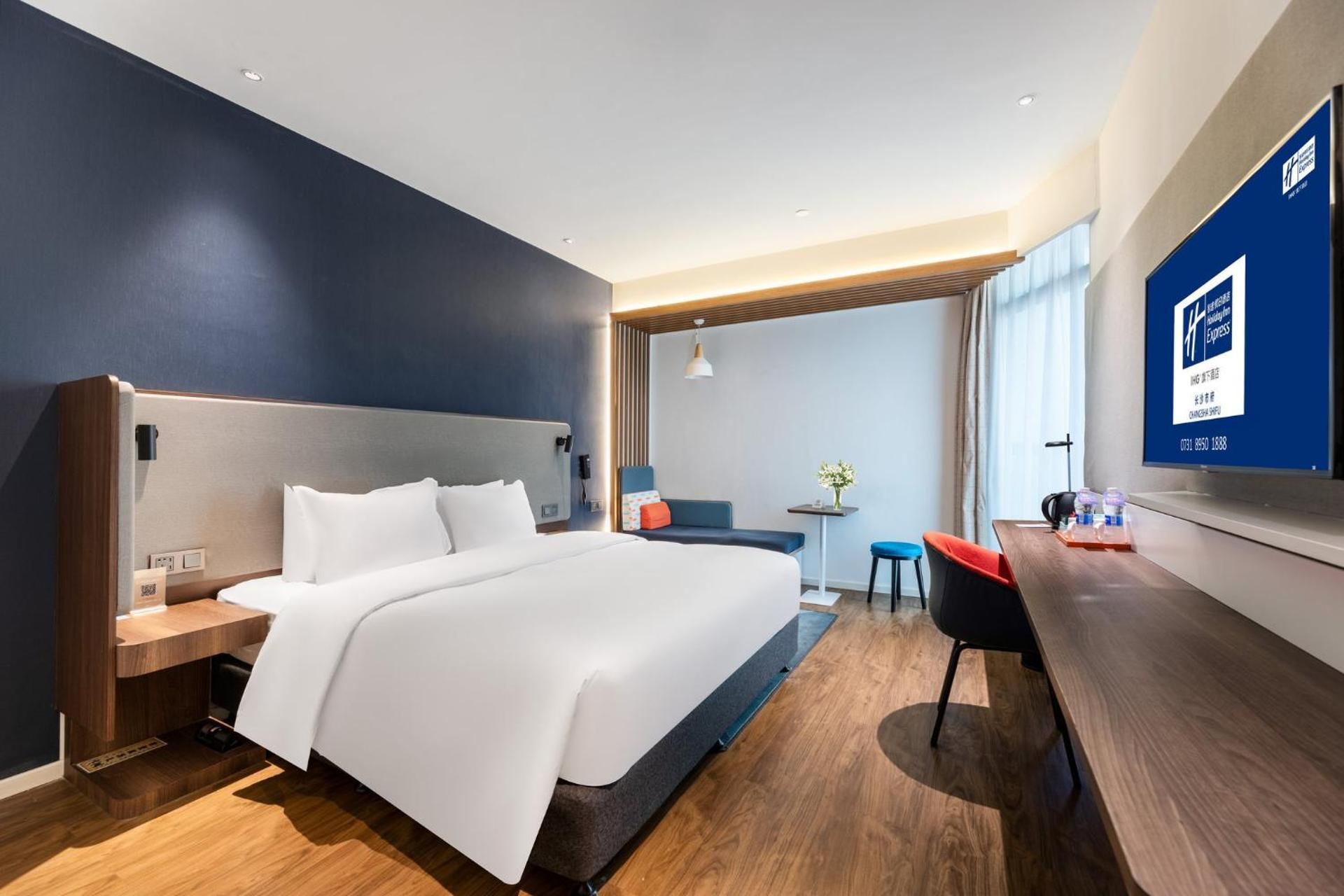 Standard Queen Room