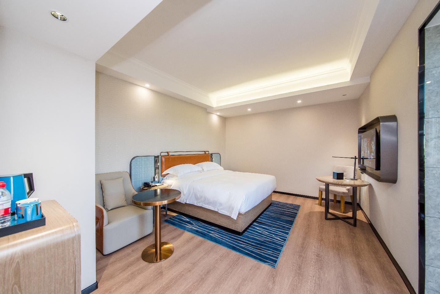 Dossen - Bed Room with Lake View