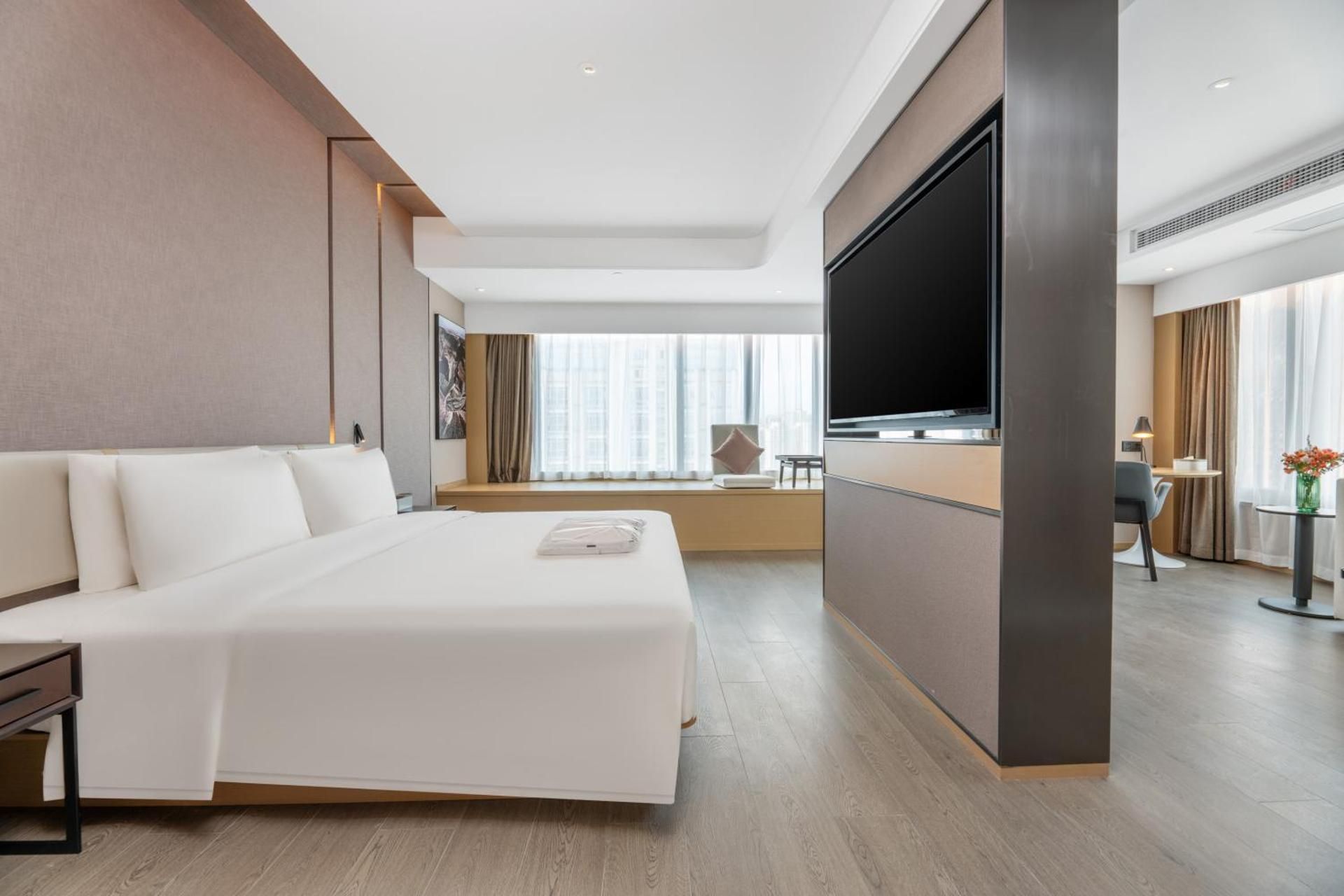 Jimu Suite with River View