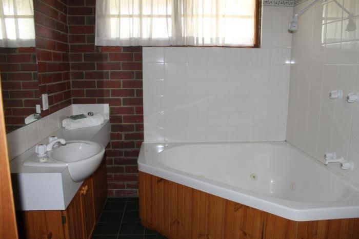 Queen Room with Spa Bath