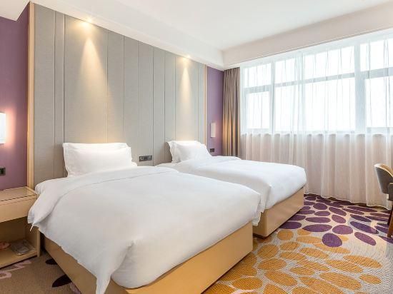 Twin Deluxe Room