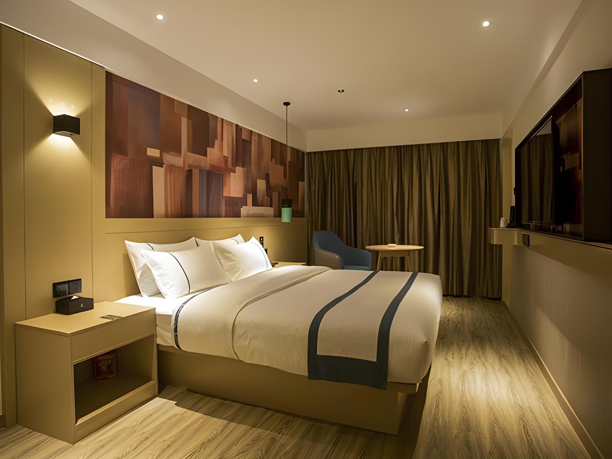 Business Queen Room