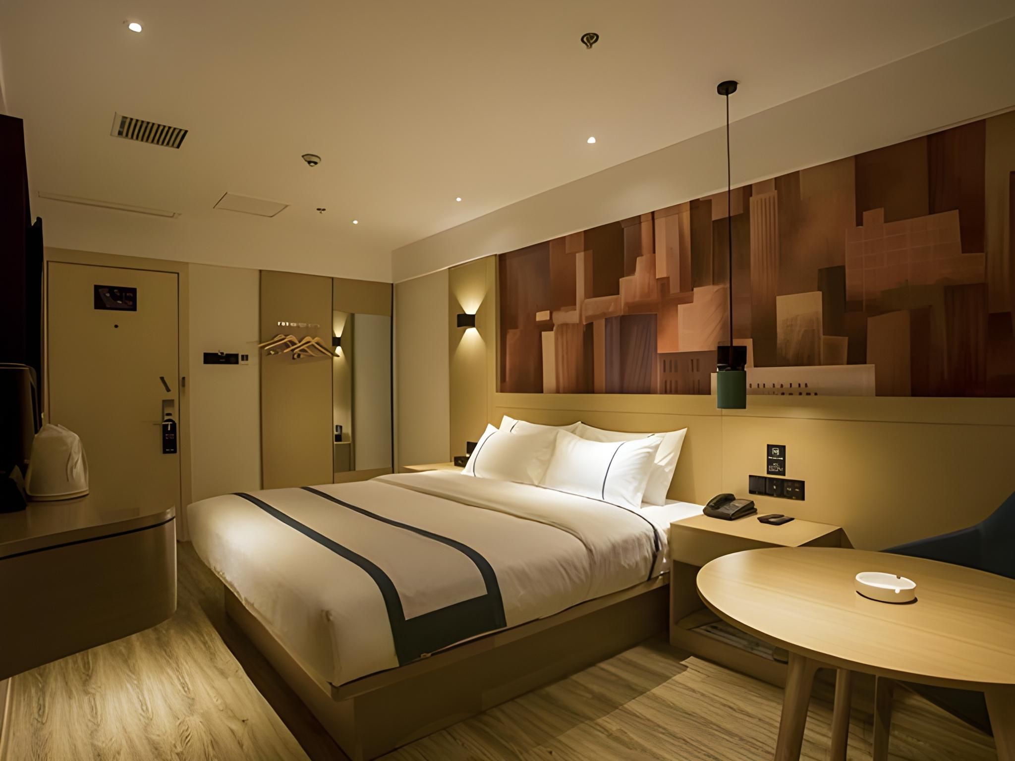 Business Queen Room