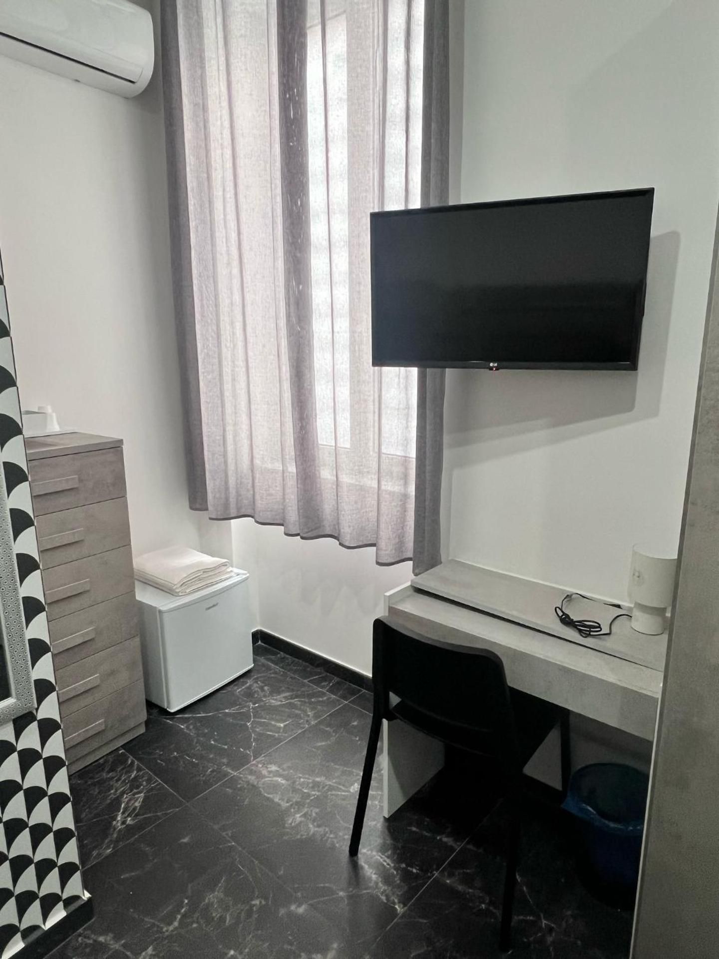 Twin Room with Private External Bathroom