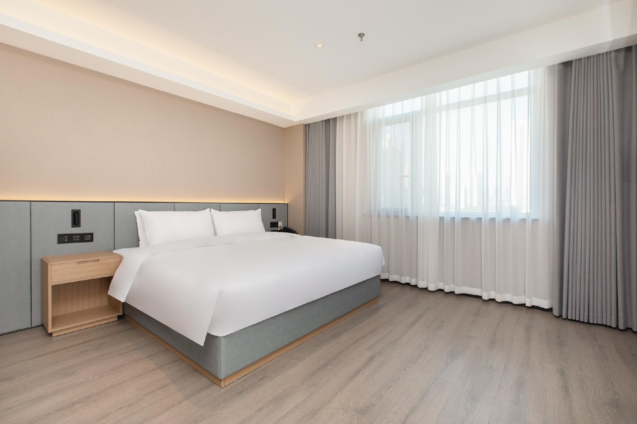 Business Queen Bed Room