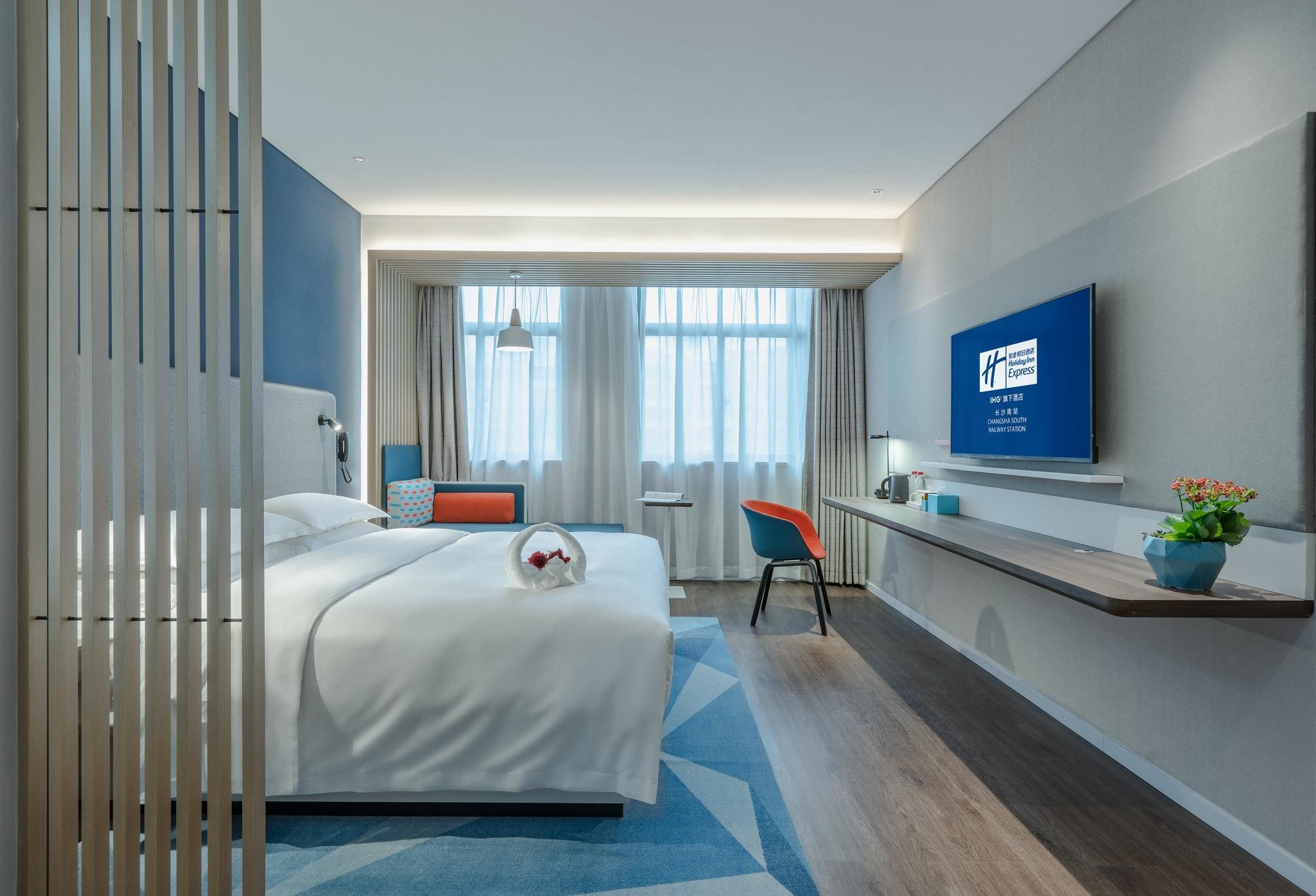 1 King Standard Extra Floor Space
