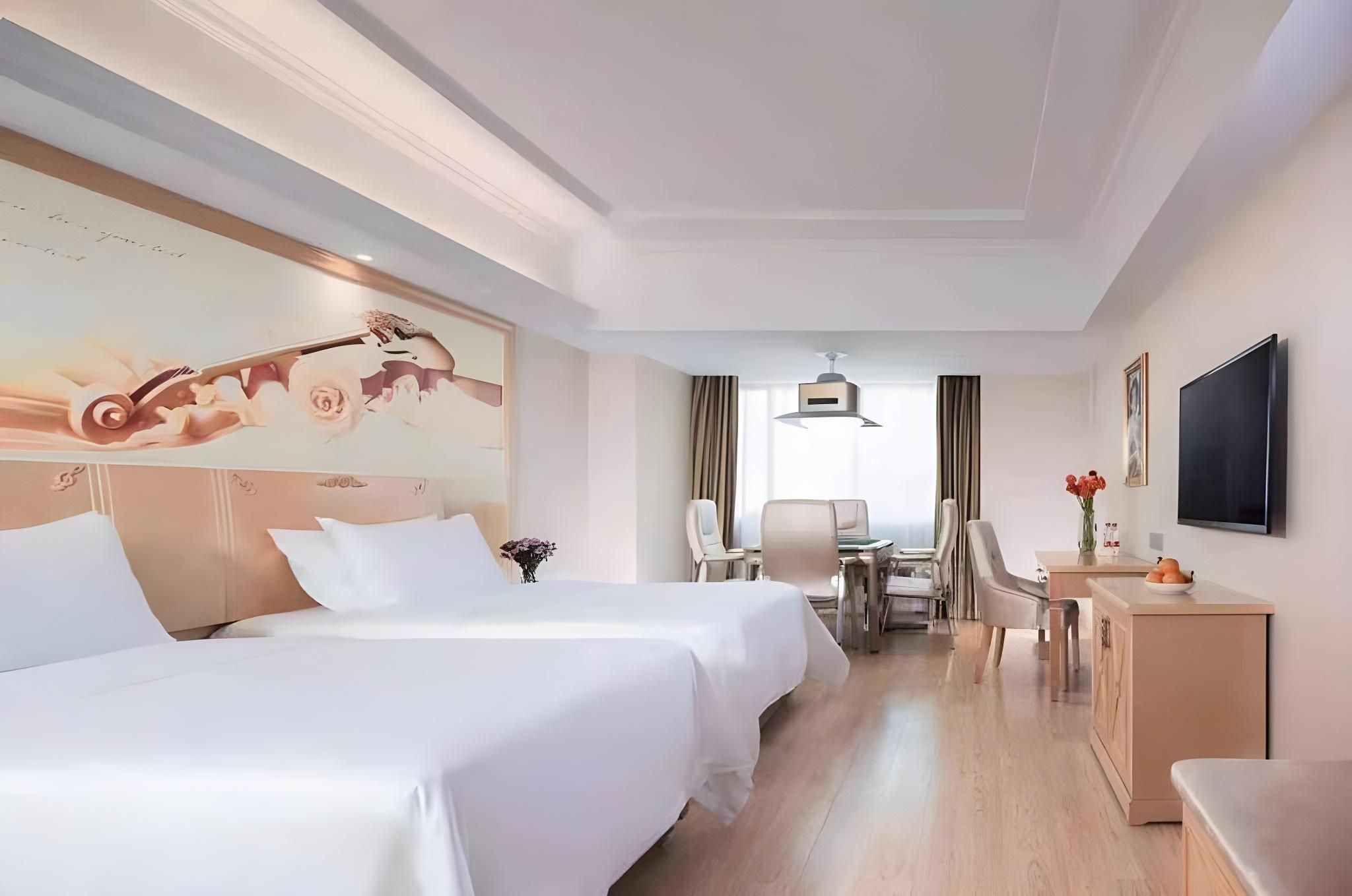 Vienna - Functional Chess Room With Twin Bed