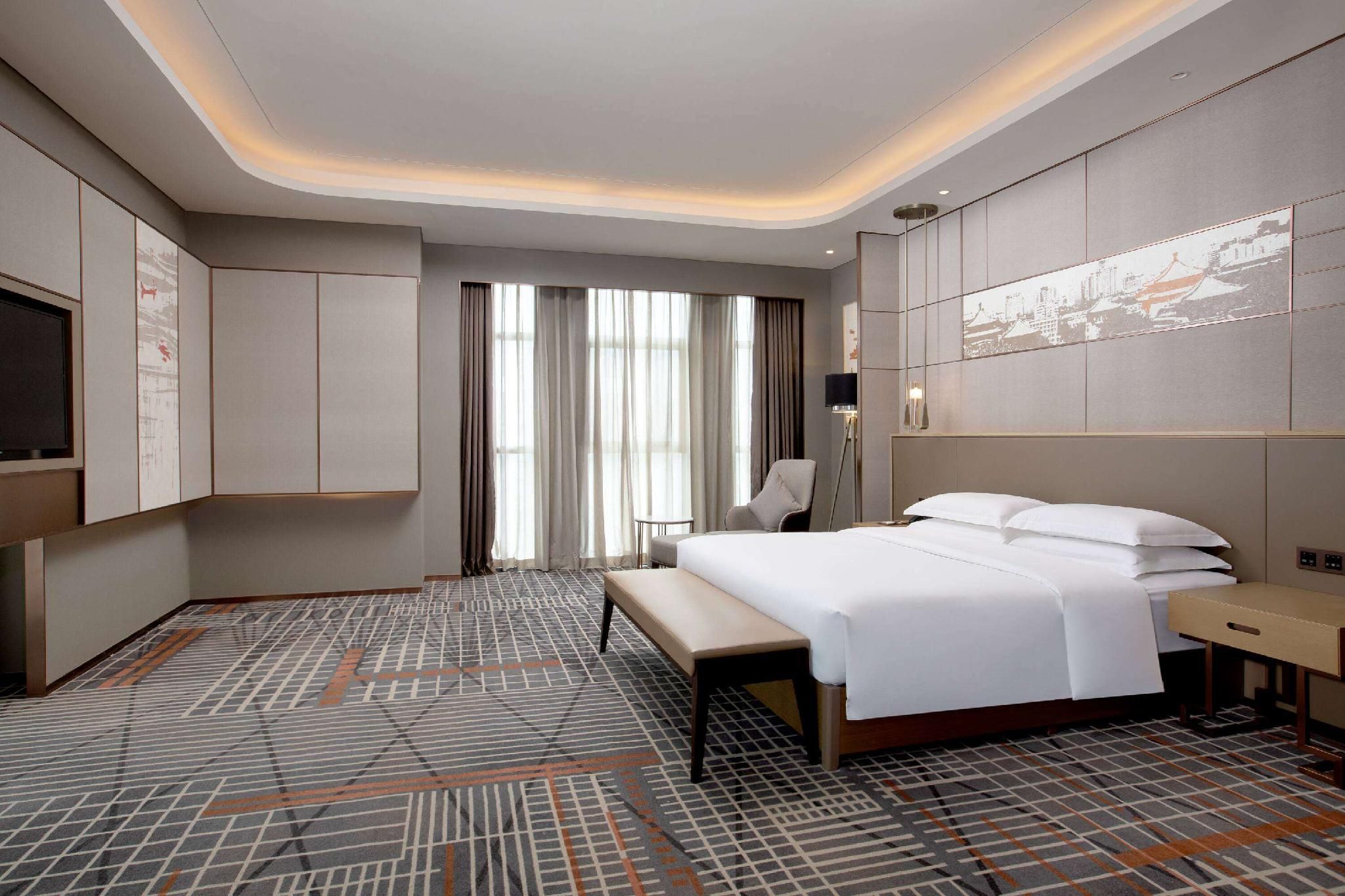1 King Bed, Superior Suite
