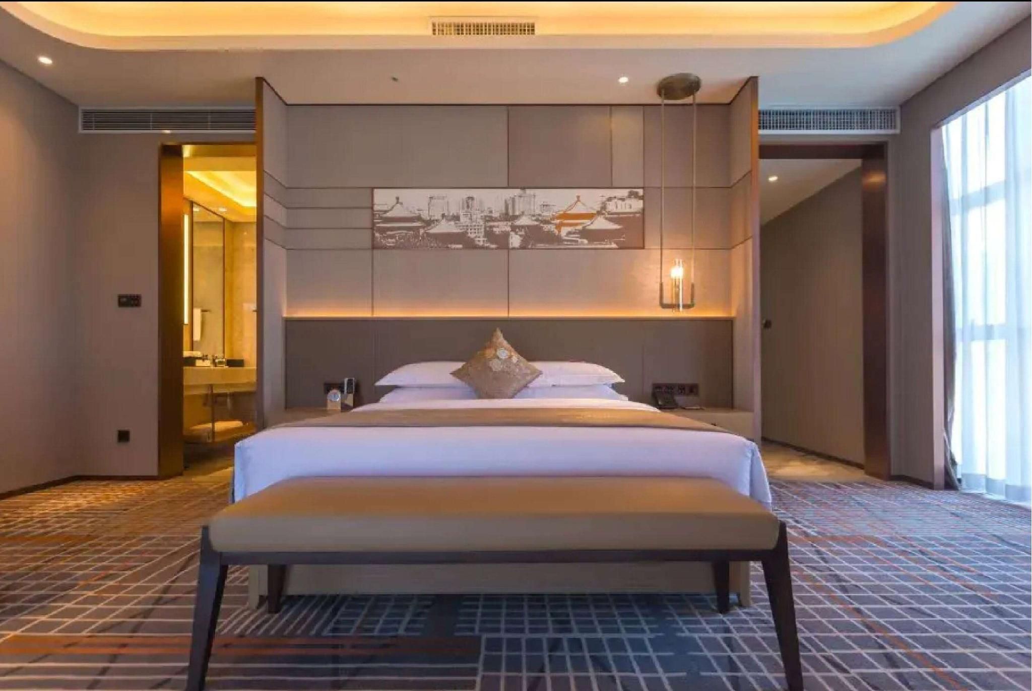 1 King Bed, Business Room