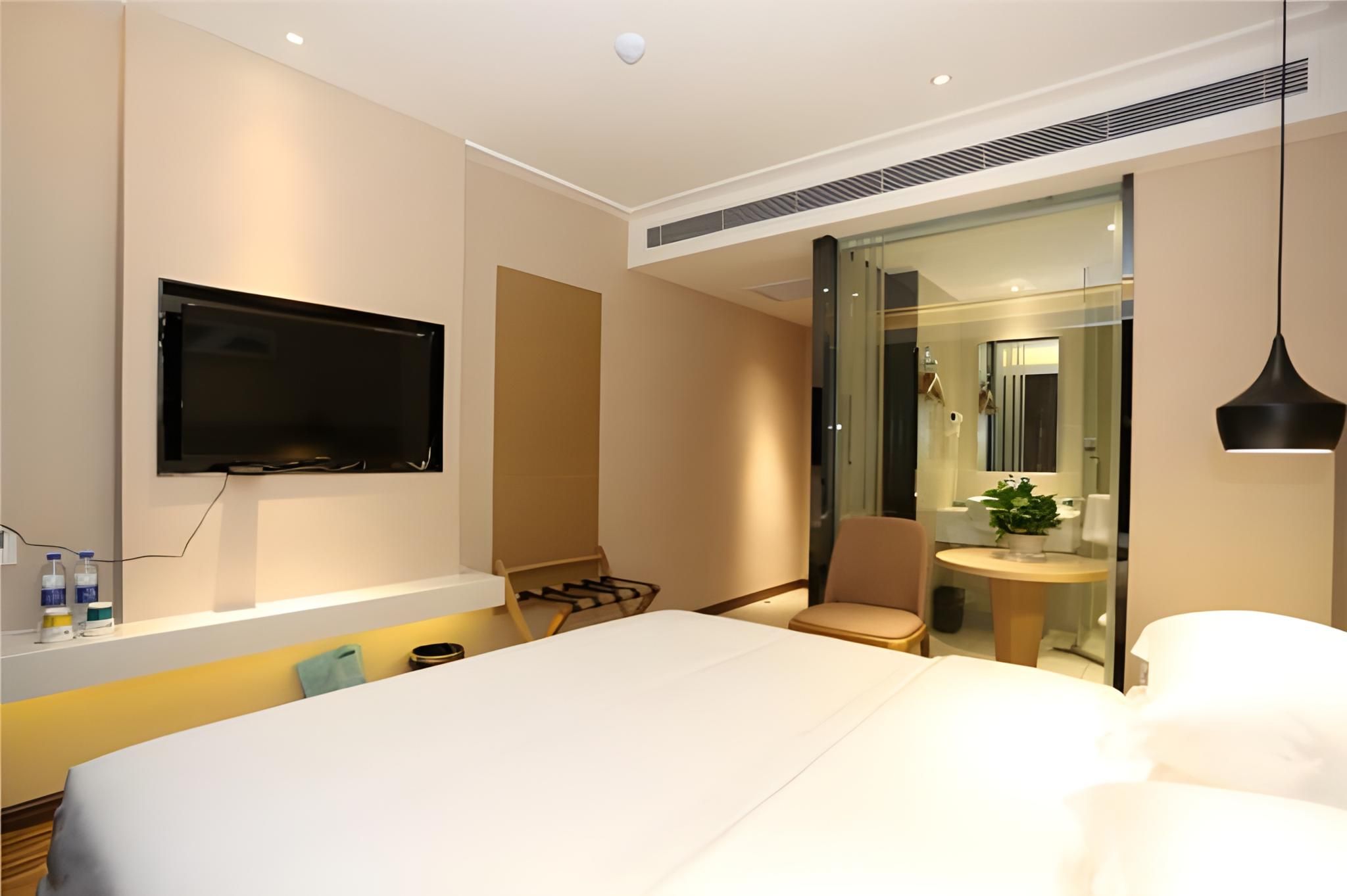 Business Queen Room
