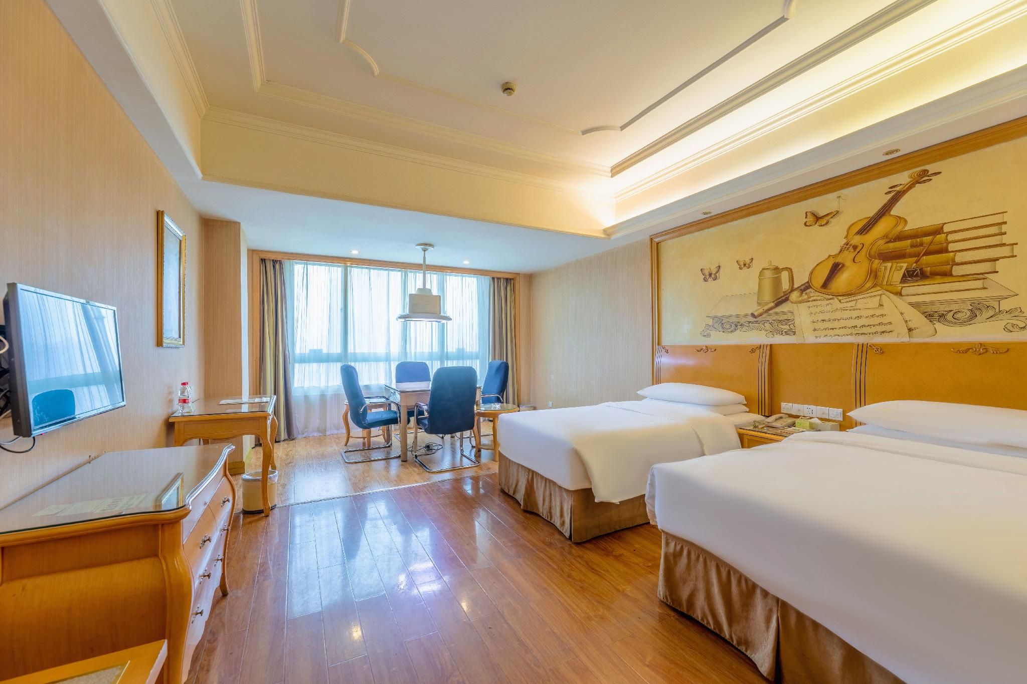 Vienna - Functional Chess Room With Twin Bed