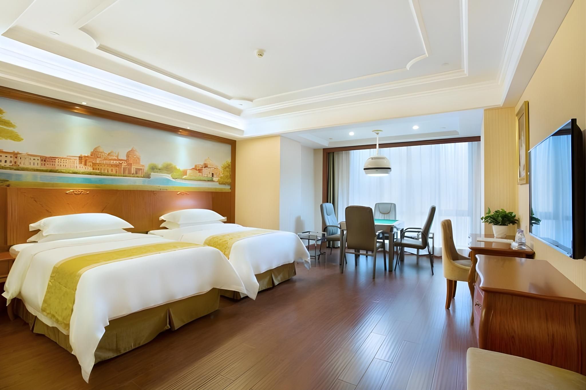 Vienna - Functional Chess Room With Twin Bed