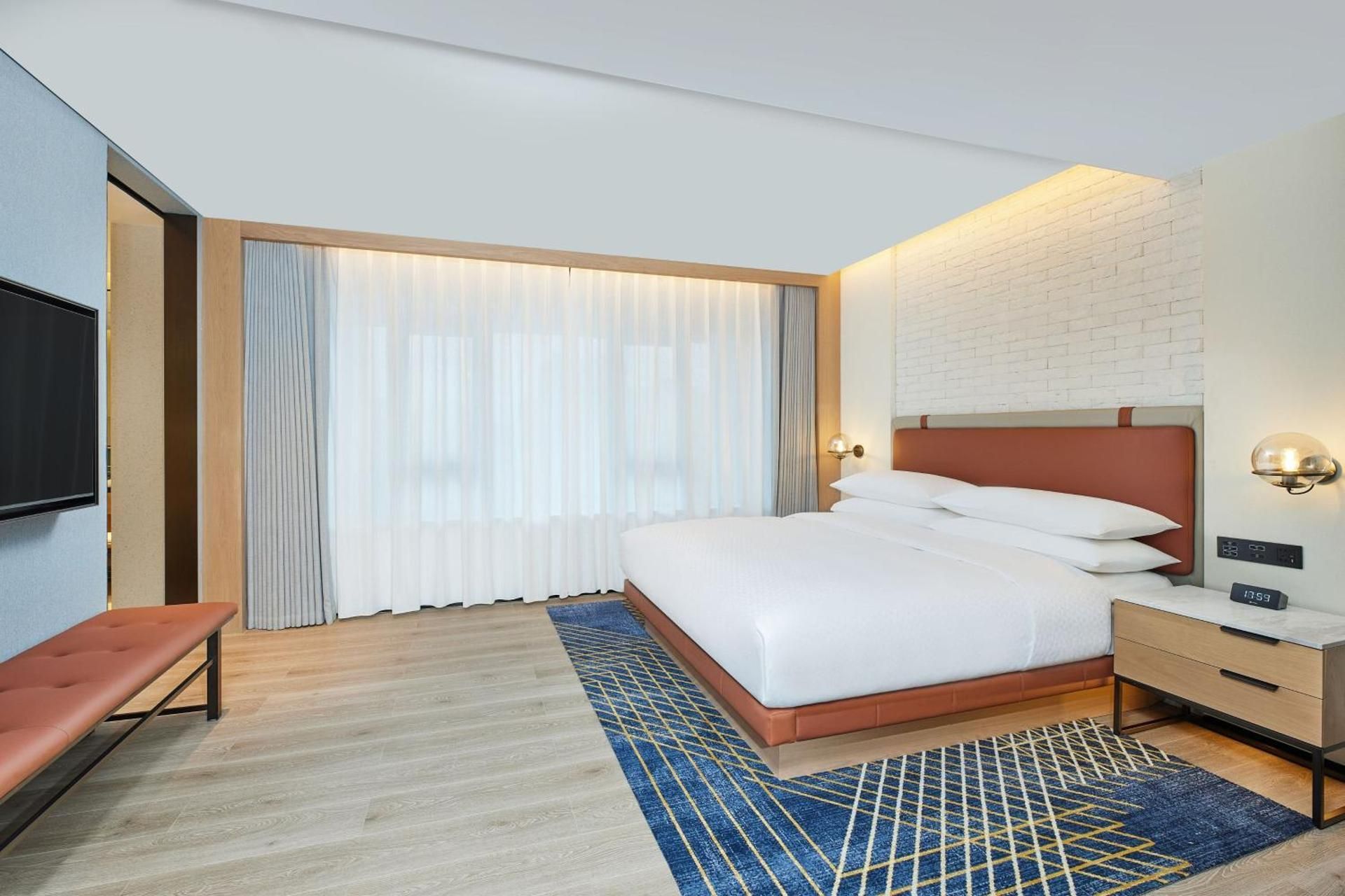 Premium King Suite with City View
