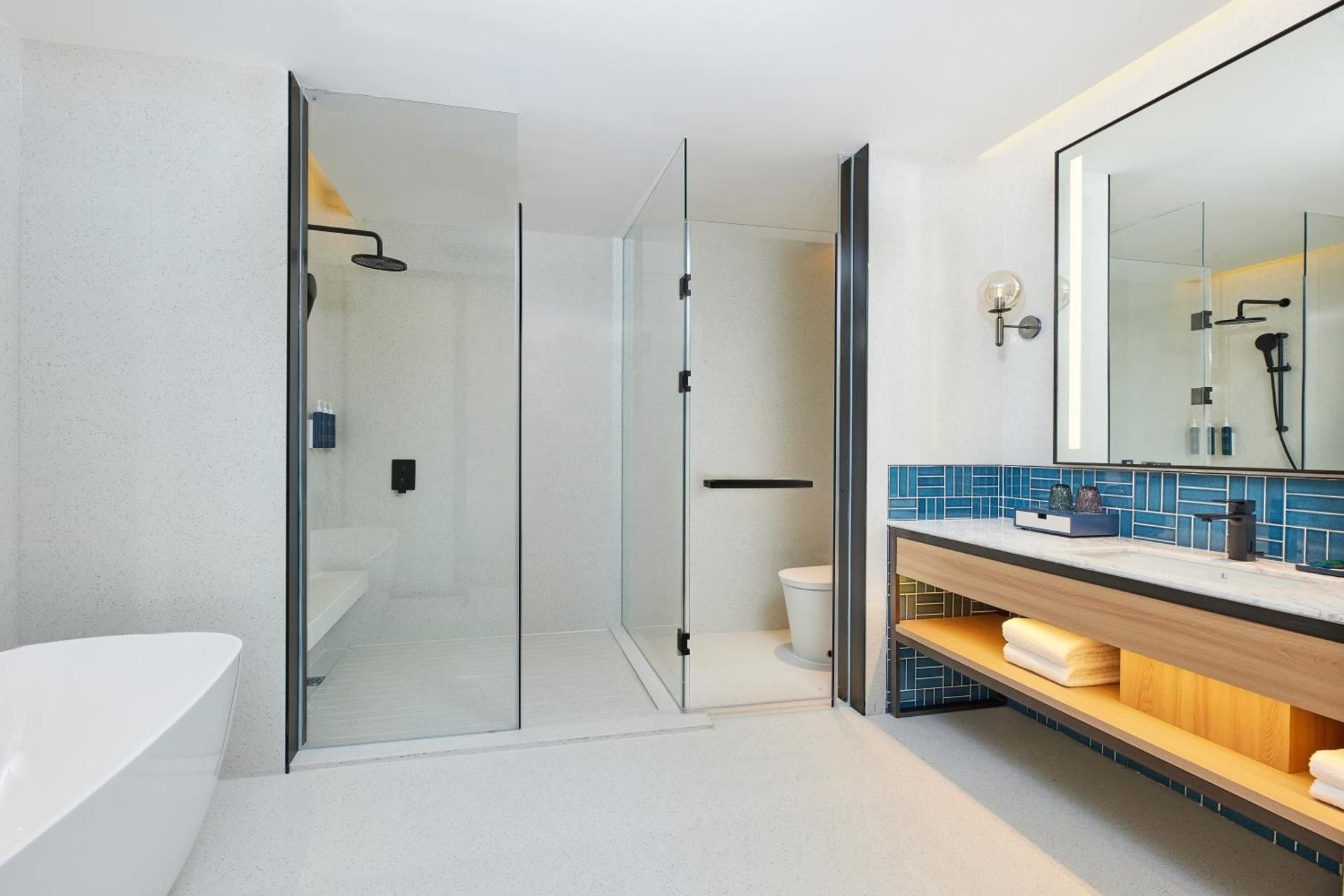 Premium King Suite with City View