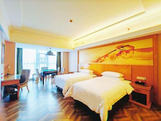 Vienna - Functional Chess Room With Twin Bed