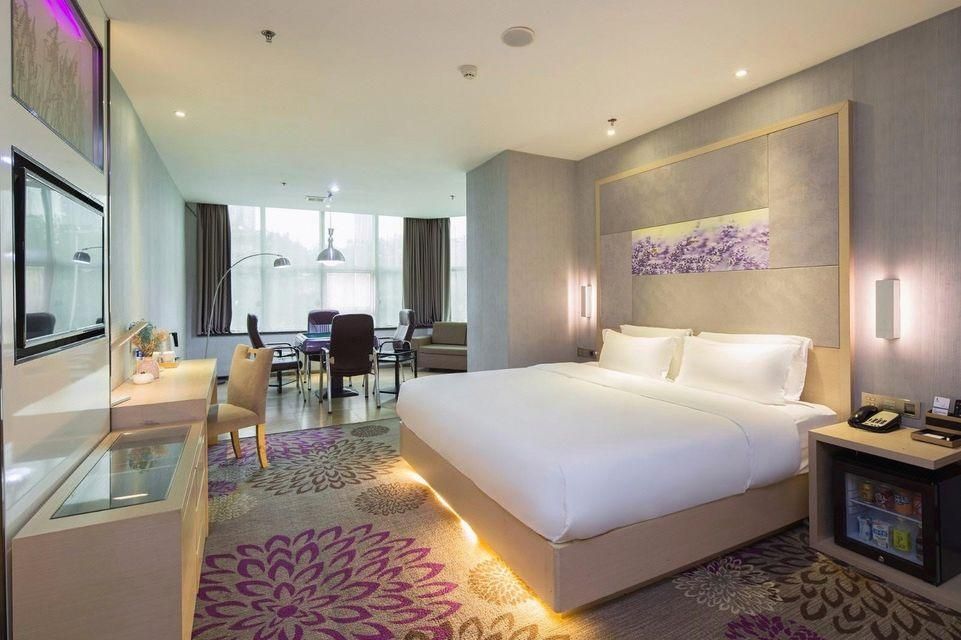 1 Queen Bed Room